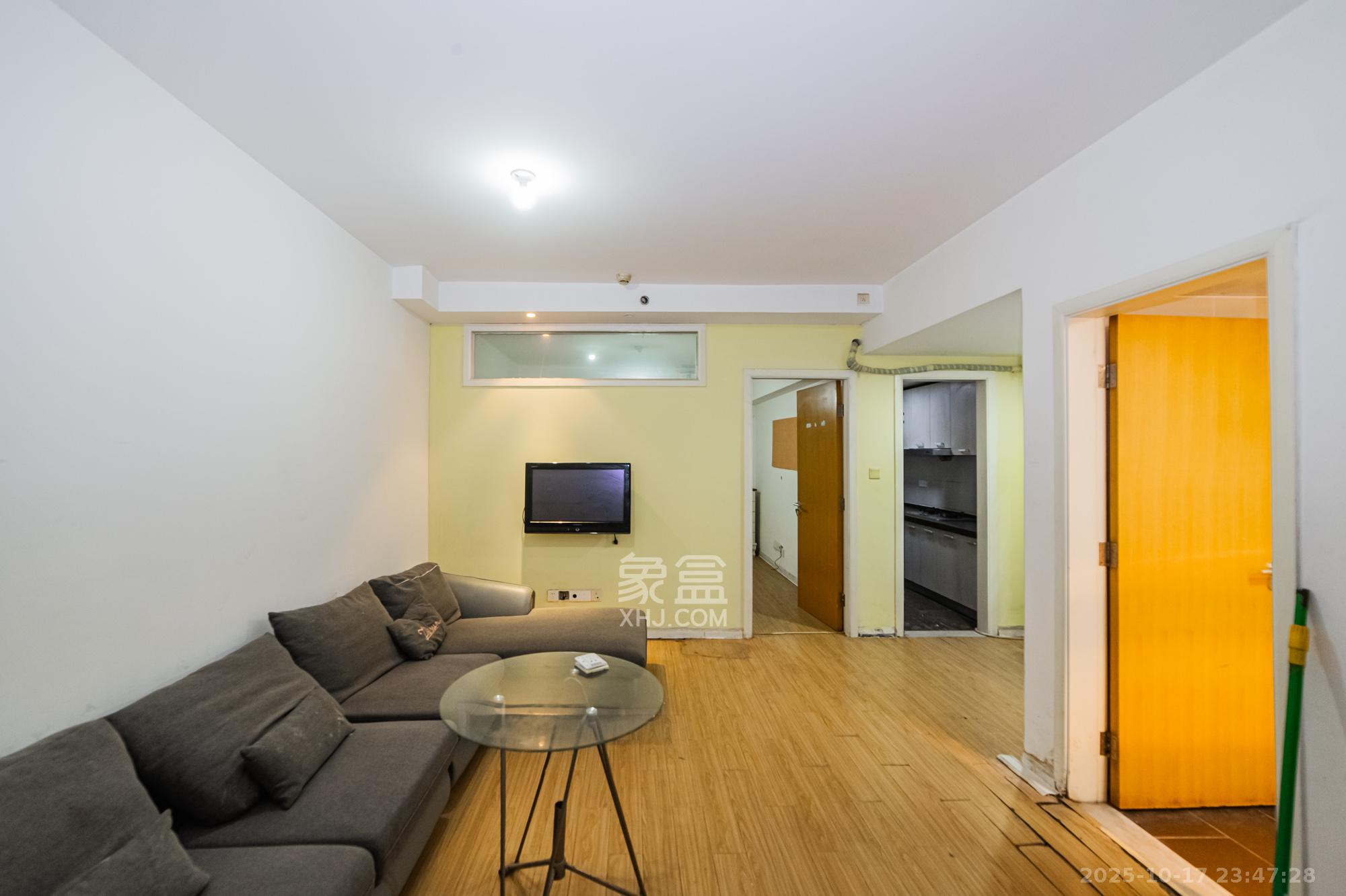 北辰三角洲E5区 1室1厅1卫 68.0万 北辰三角洲E5区 1室1厅1卫 68.0万客厅