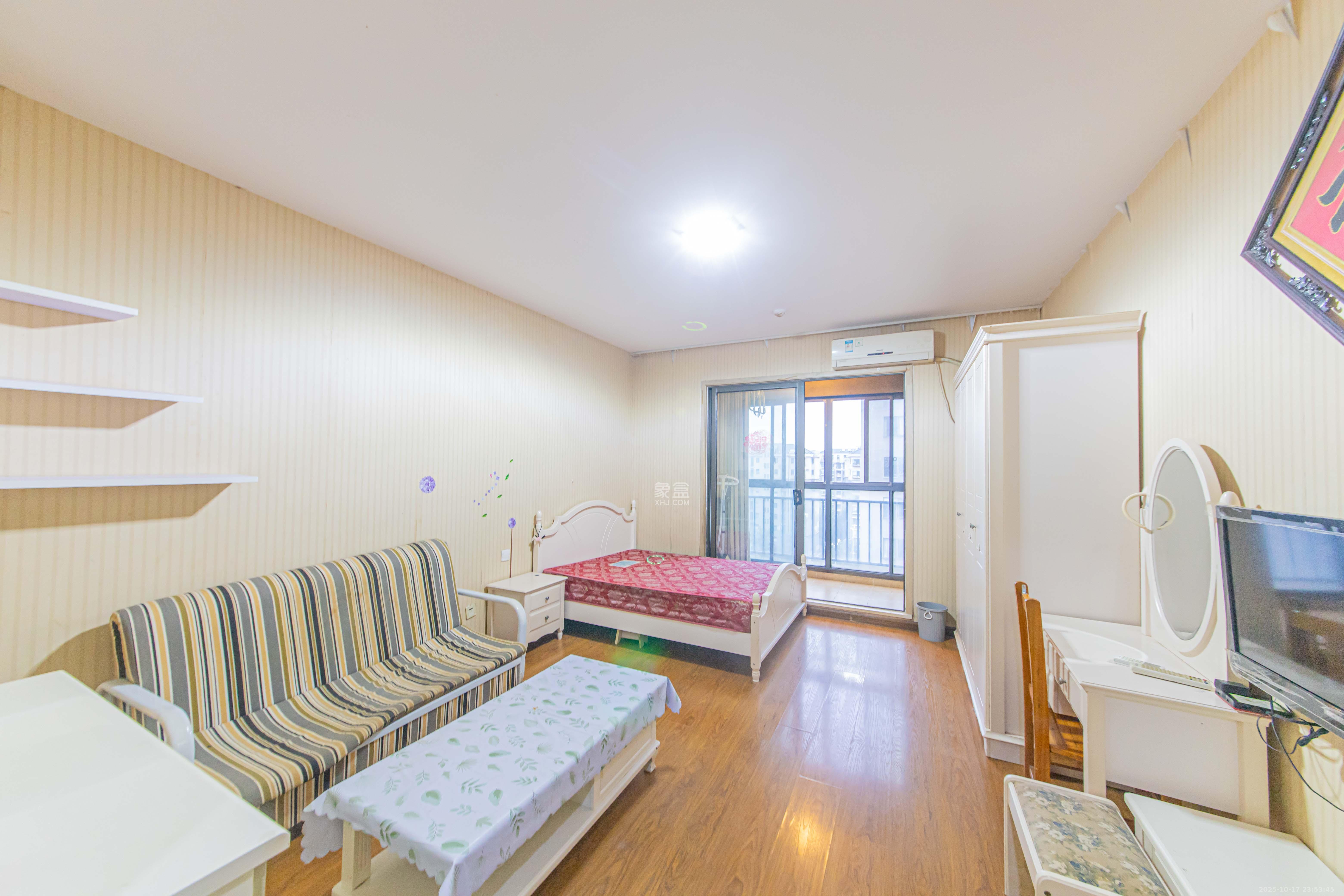 花漾年华(桂花园)  1室1厅1卫    33.0万 花漾年华(桂花园)  1室1厅1卫    33.0万客厅