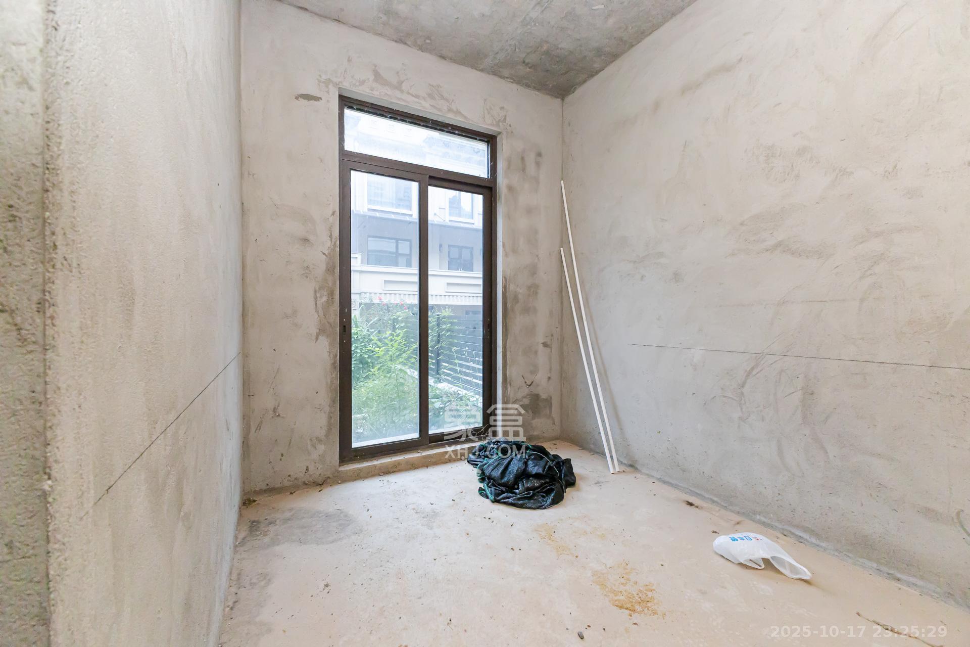 龙湖璟宸原著(龙湖紫宸)  5室2厅3卫    498.0万 龙湖璟宸原著(龙湖紫宸)  5室2厅3卫    498.0万卧室