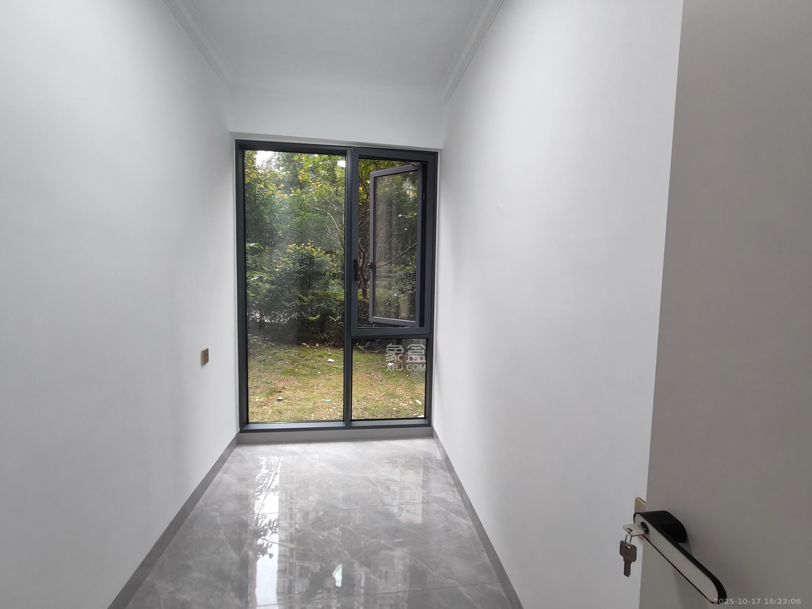 明发国际城  3室2厅2卫    2000.0元/月室内图