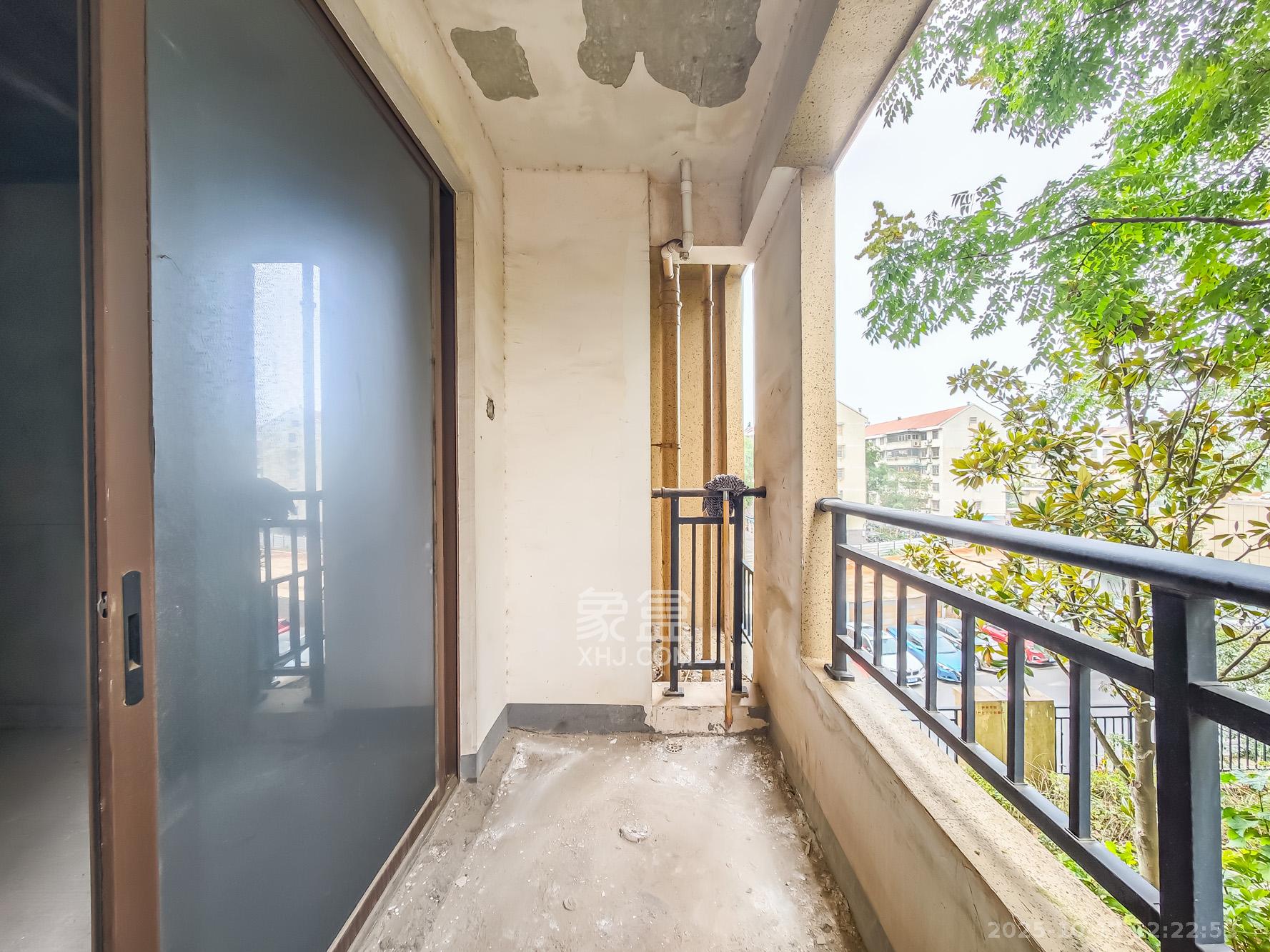 山语城三期  3室2厅2卫    80.0万 山语城三期  3室2厅2卫    80.0万阳台