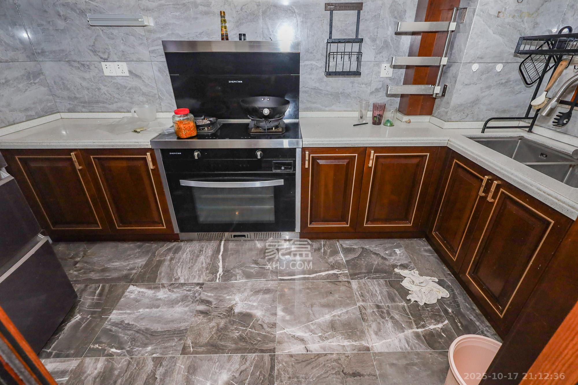 芙蓉别墅山庄（嘉湘华庭）  4室2厅2卫    208.0万厨房