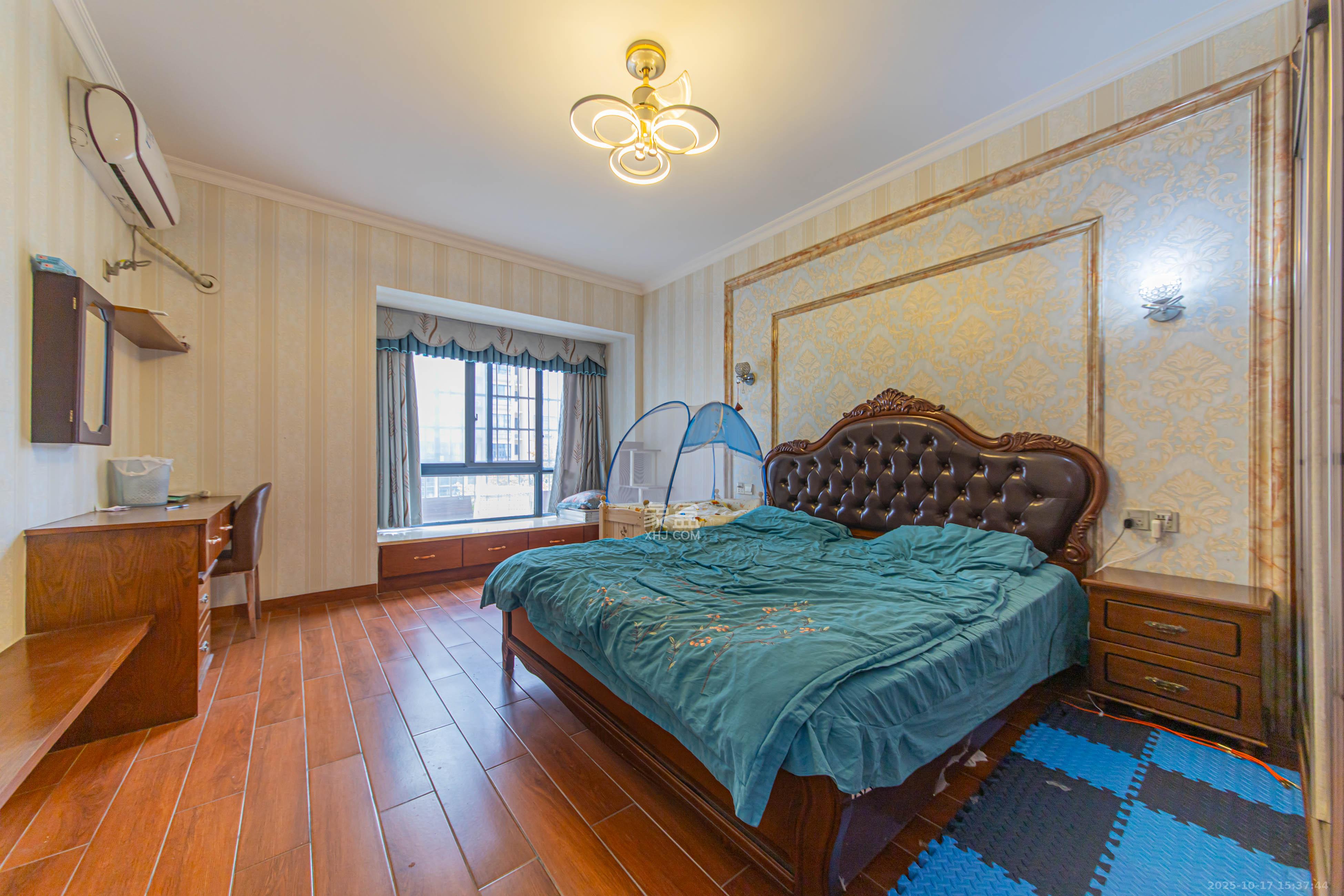 黑金时代广场  5室2厅2卫    3500.0元/月室内图