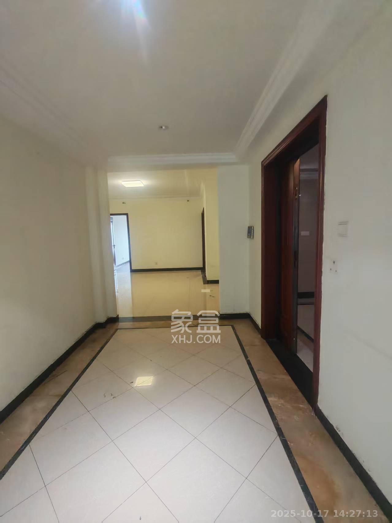 恒大绿洲  5室2厅3卫    6800.0元/月室内图