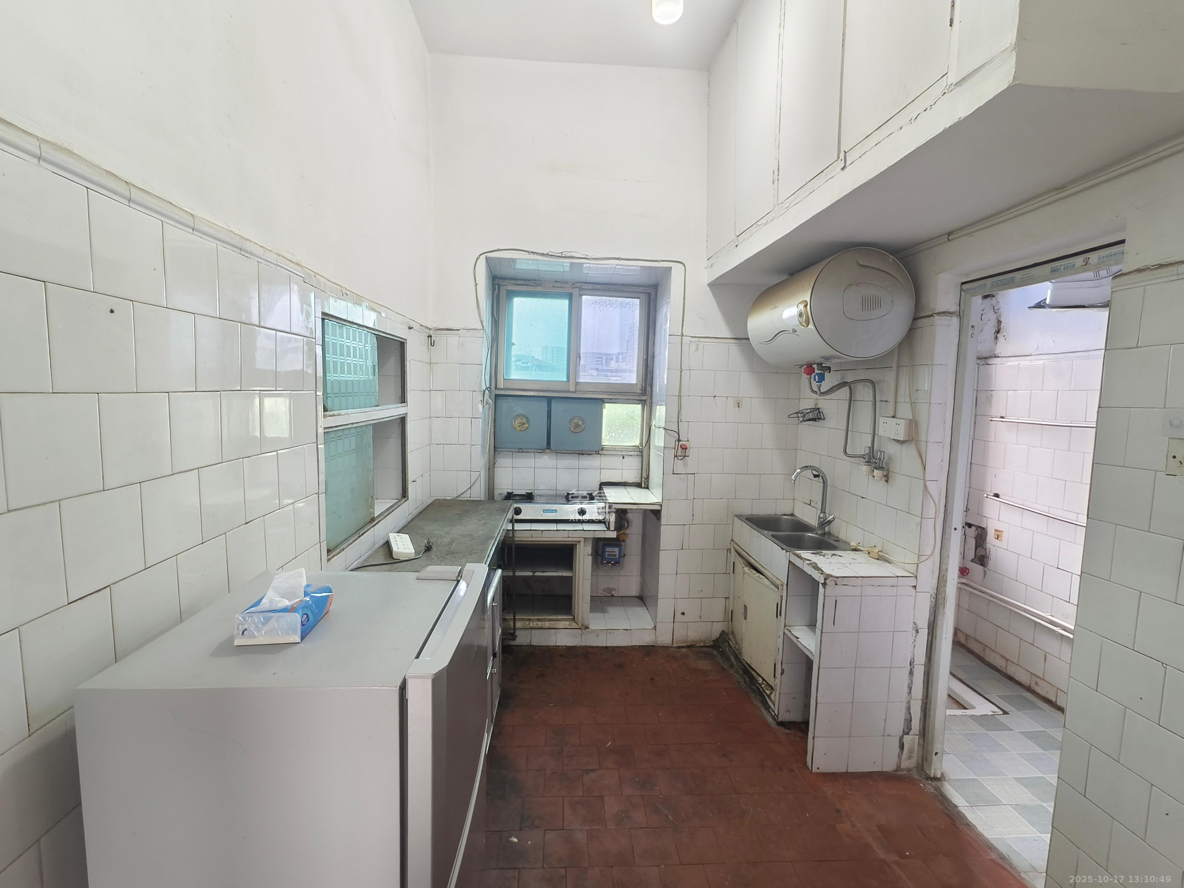 东瓜山二村  1室1厅1卫    1200.0元/月 东瓜山二村  1室1厅1卫    1200.0元/月室内图1