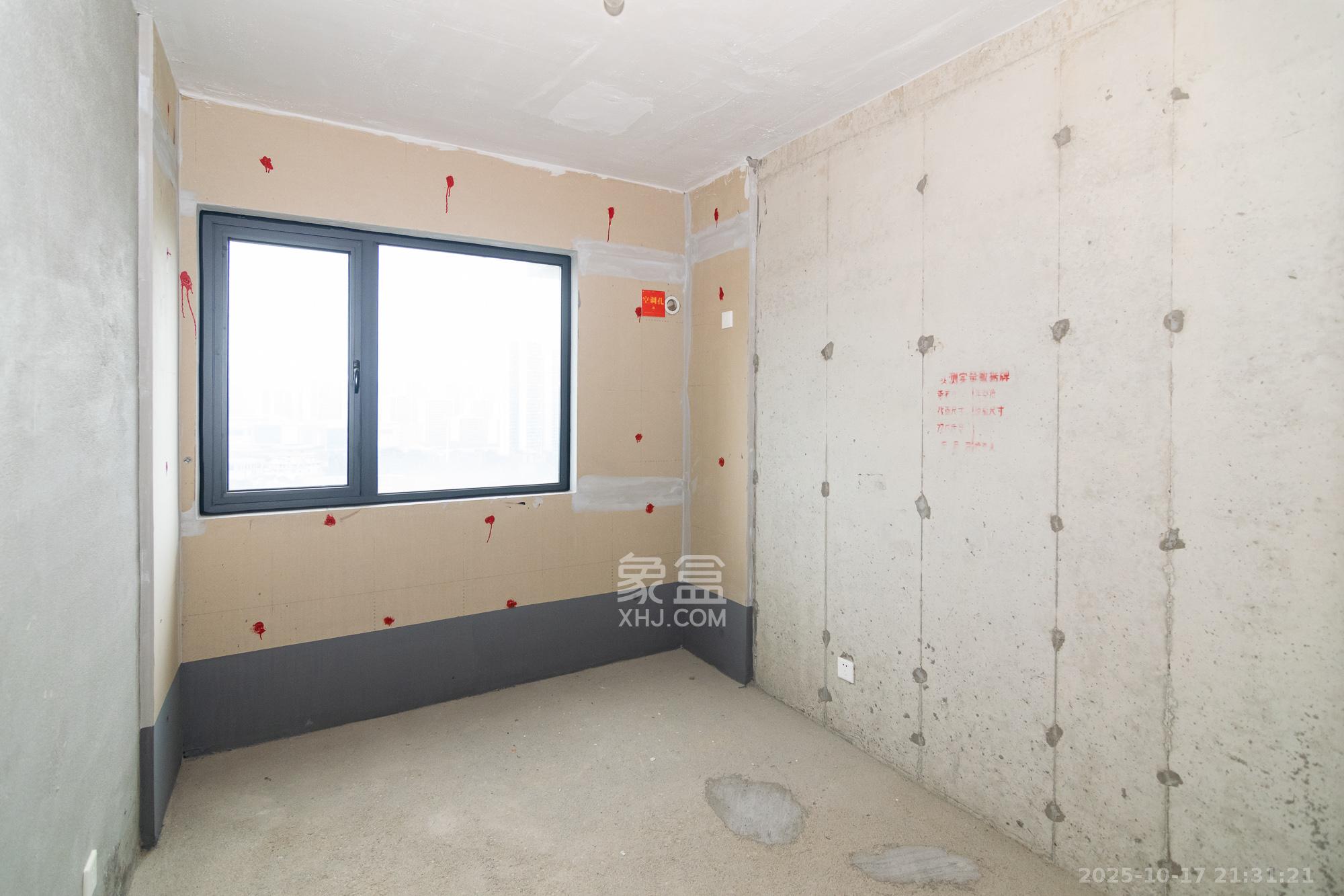 中粮鸿云 5室2厅2卫 89.0万 中粮鸿云 5室2厅2卫 89.0万卧室