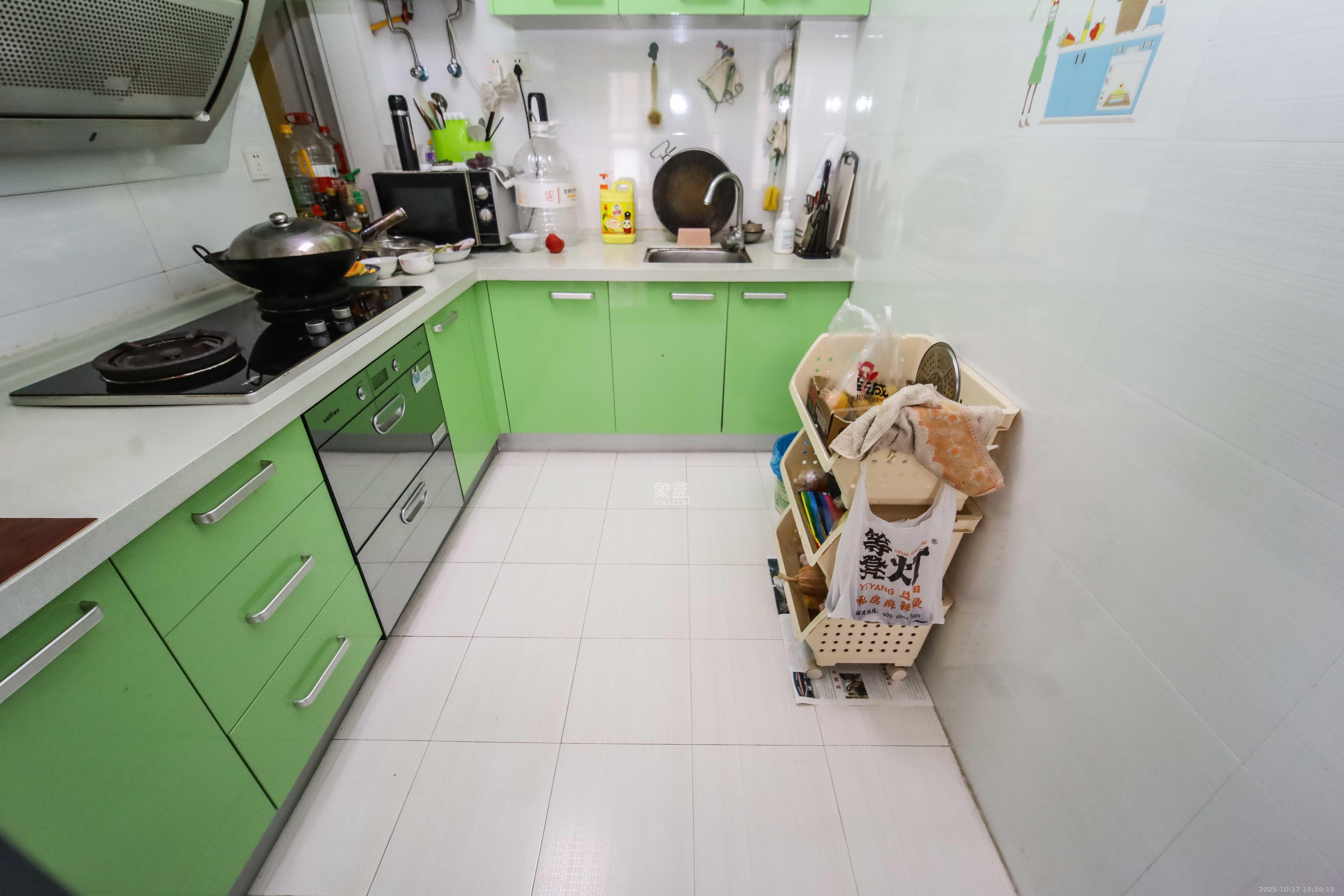 上河国际C区  3室2厅1卫    98.7万厨房