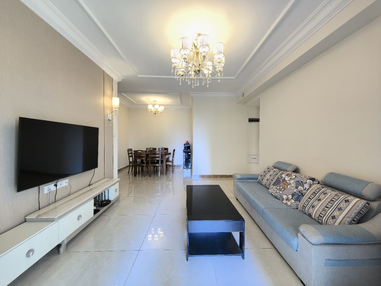 恒大绿洲  3室2厅2卫    1500.0元/月室内图