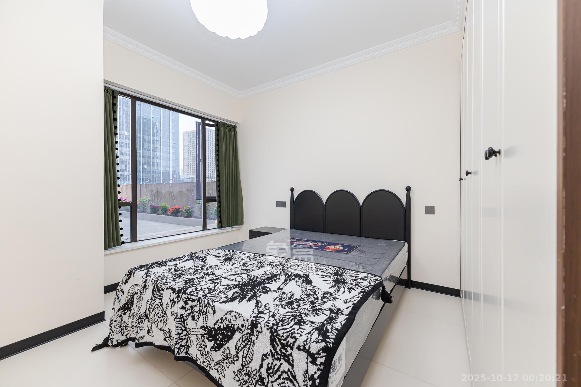 润和又一城  3室2厅2卫    126.8万卧室