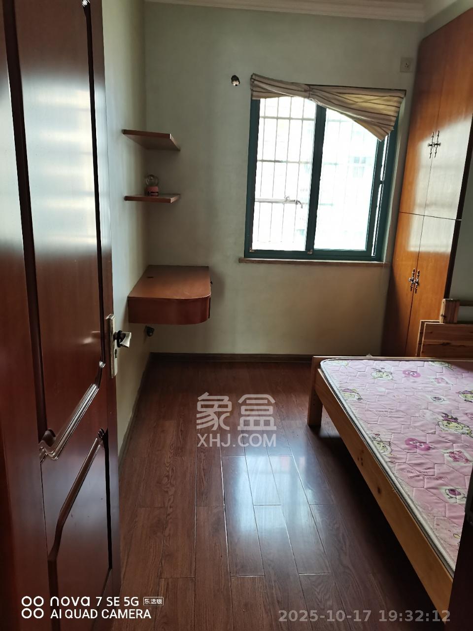 蝴蝶谷  3室2厅2卫    1800.0元/月室内图