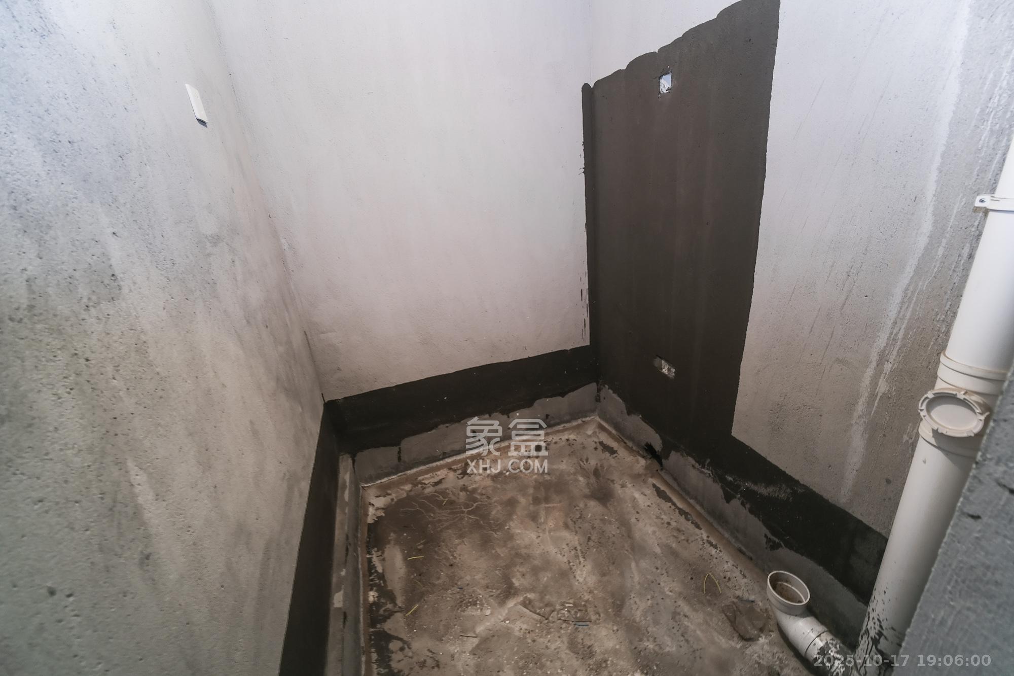 荣盛城  3室2厅2卫    85.0万卫生间