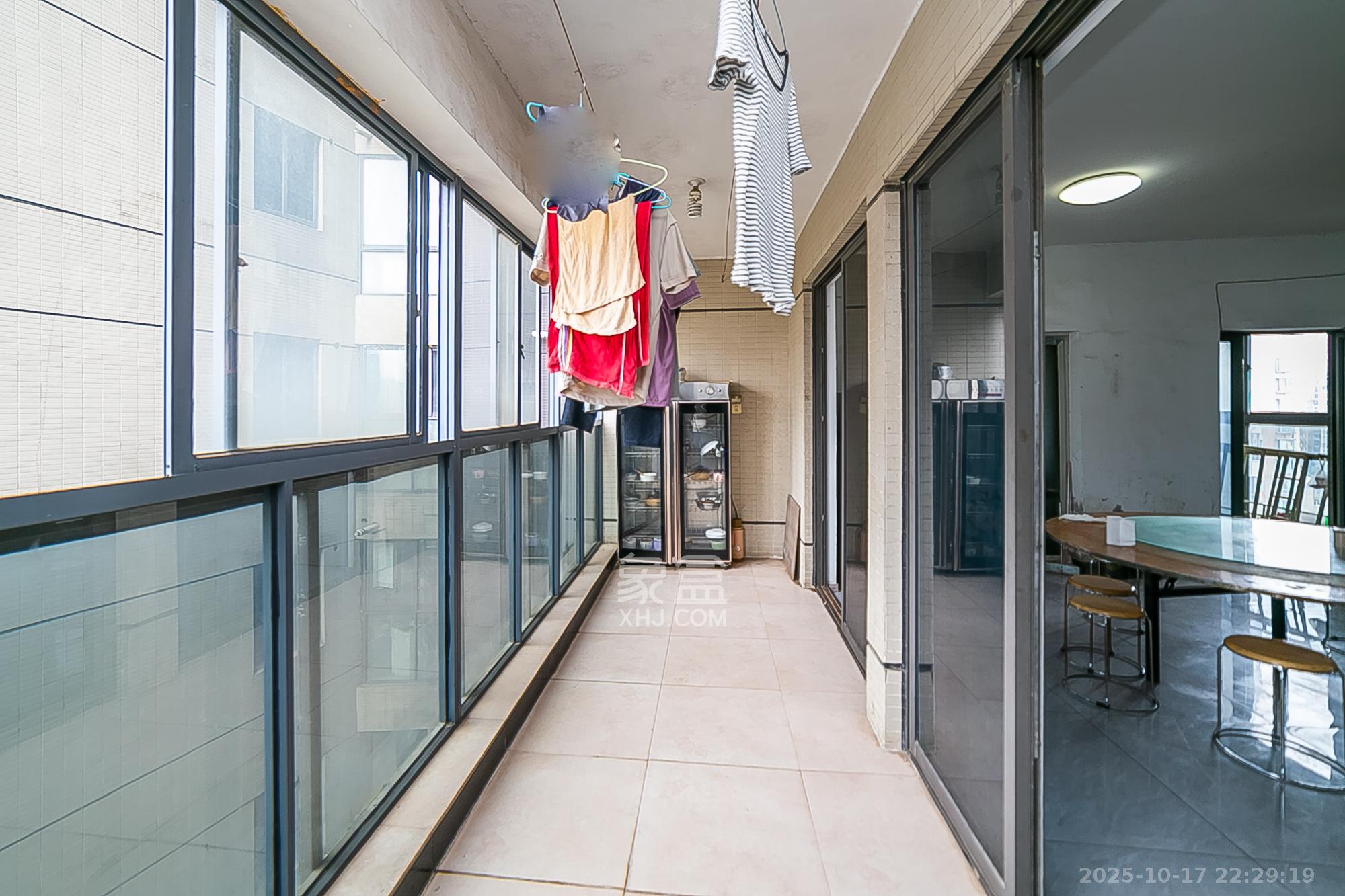 通用时代国际社区  1室2厅2卫    165.0万阳台