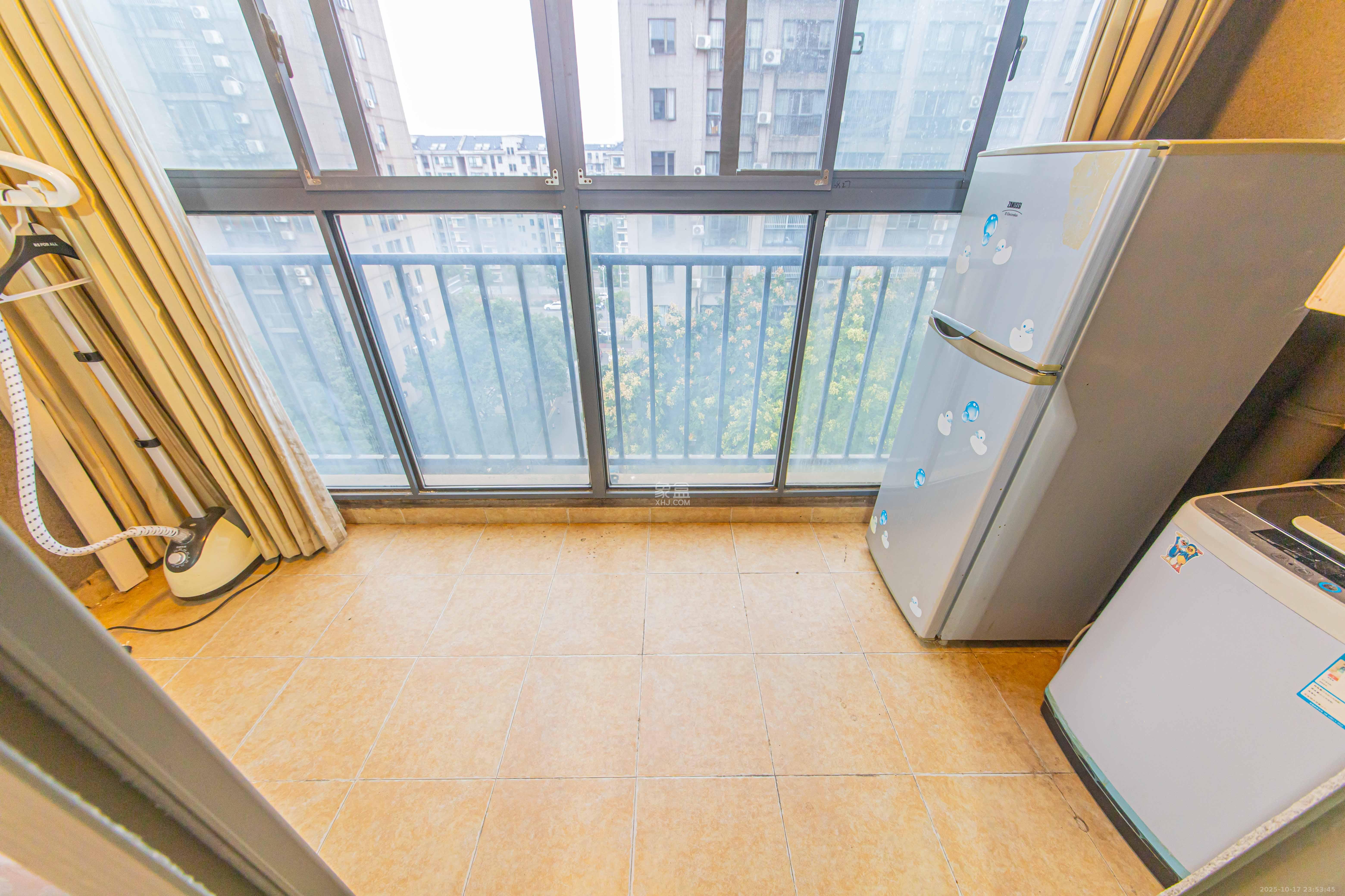 花漾年华(桂花园)  1室1厅1卫    33.0万 花漾年华(桂花园)  1室1厅1卫    33.0万阳台