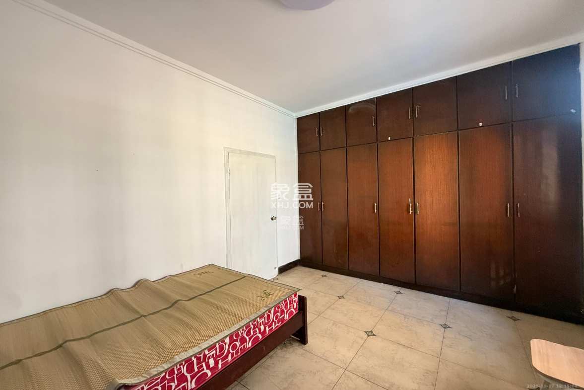 路桥宿舍 2室1厅1卫 1300.0元/月 路桥宿舍 2室1厅1卫 1300.0元/月室内图