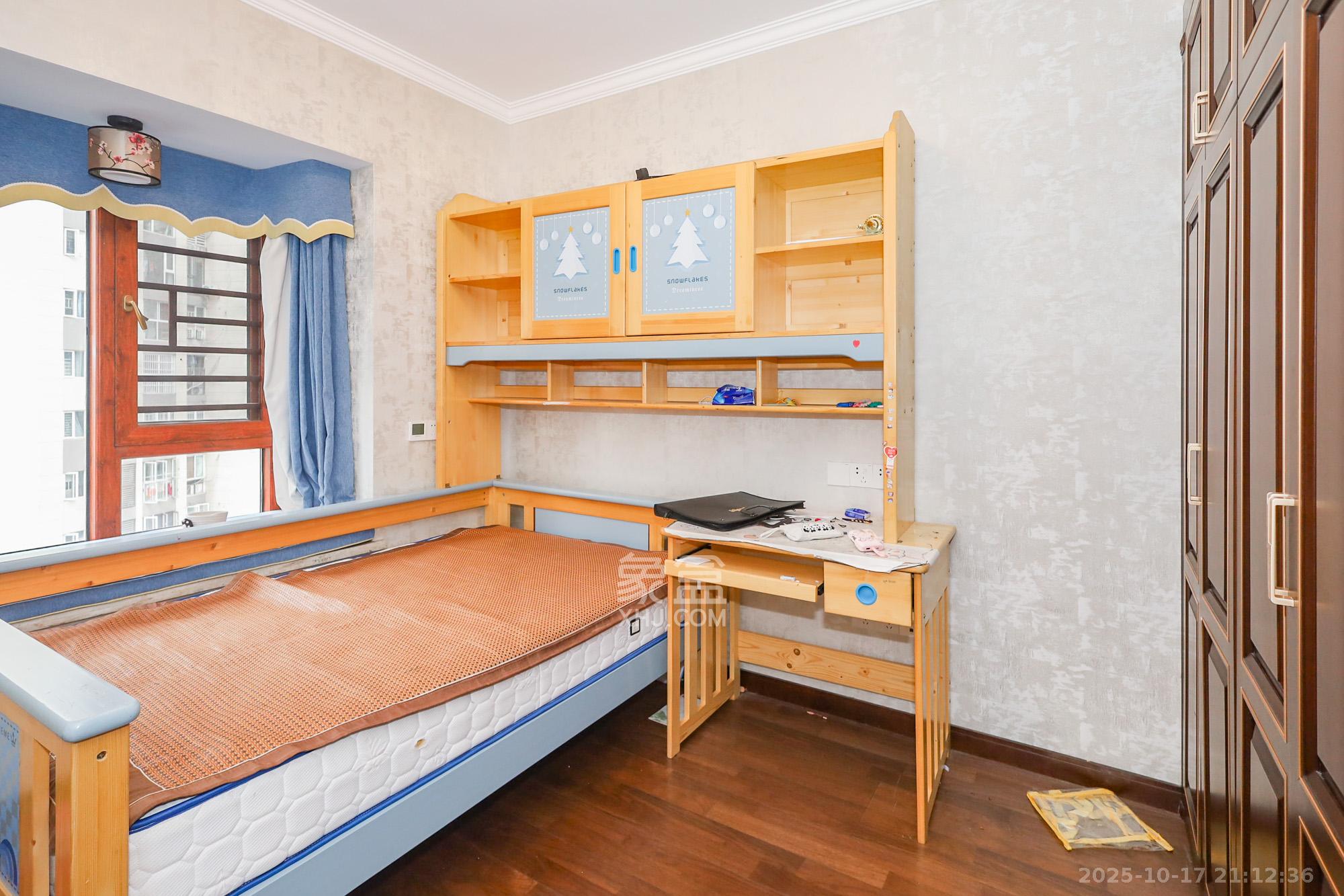 芙蓉别墅山庄（嘉湘华庭）  4室2厅2卫    208.0万卧室