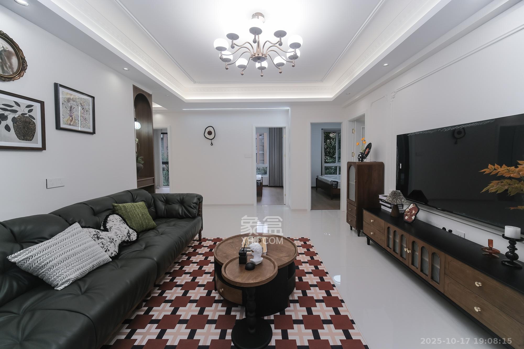 山水湾  4室2厅2卫    72.0万客厅