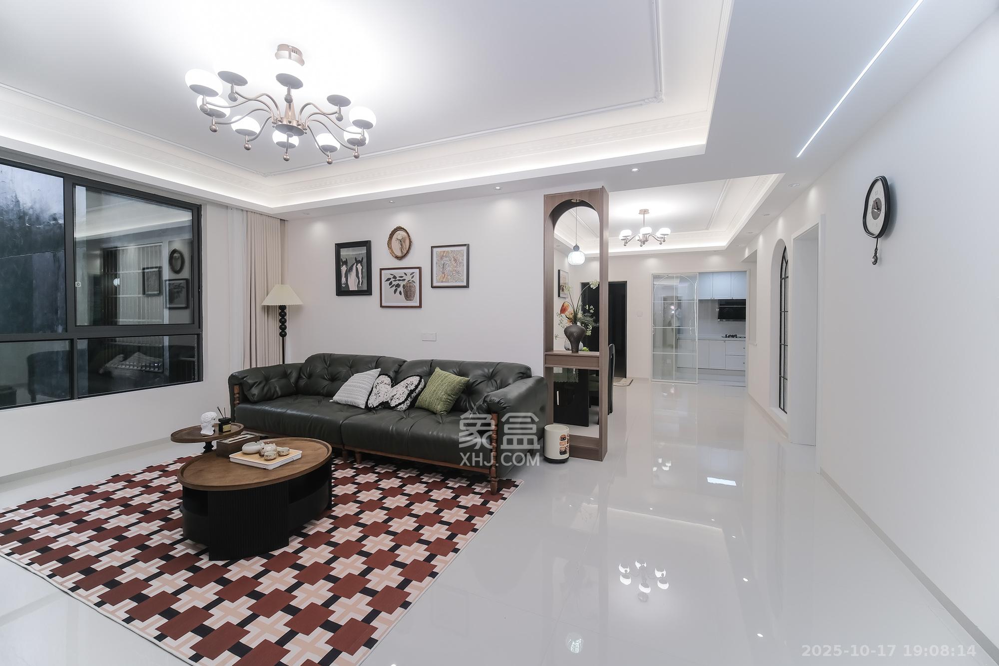 山水湾  4室2厅2卫    72.0万客厅