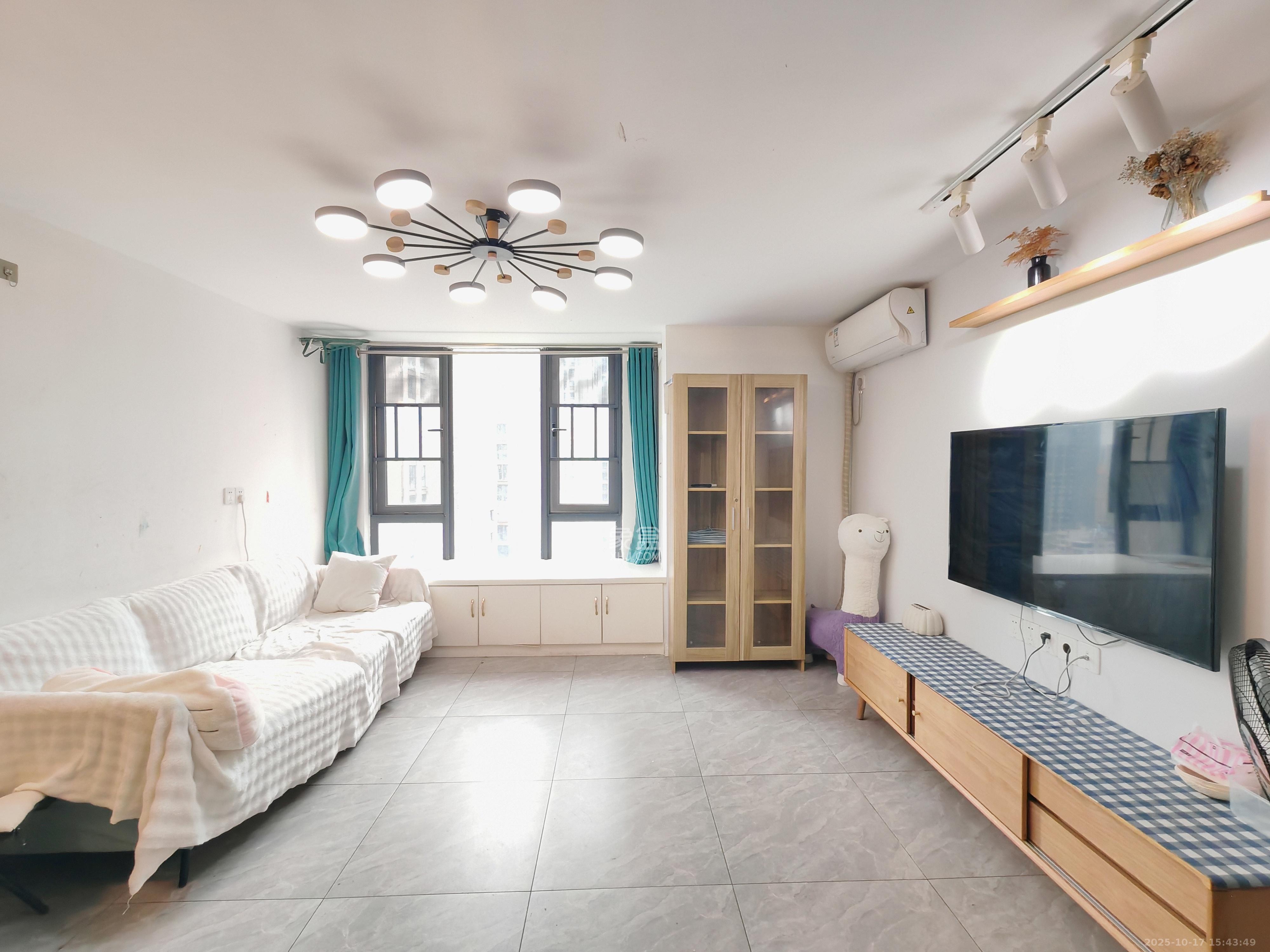 嘉宇银杉(嘉宇西苑)  1室0厅0卫    1700.0元/月 嘉宇银杉(嘉宇西苑)  1室0厅0卫    1700.0元/月