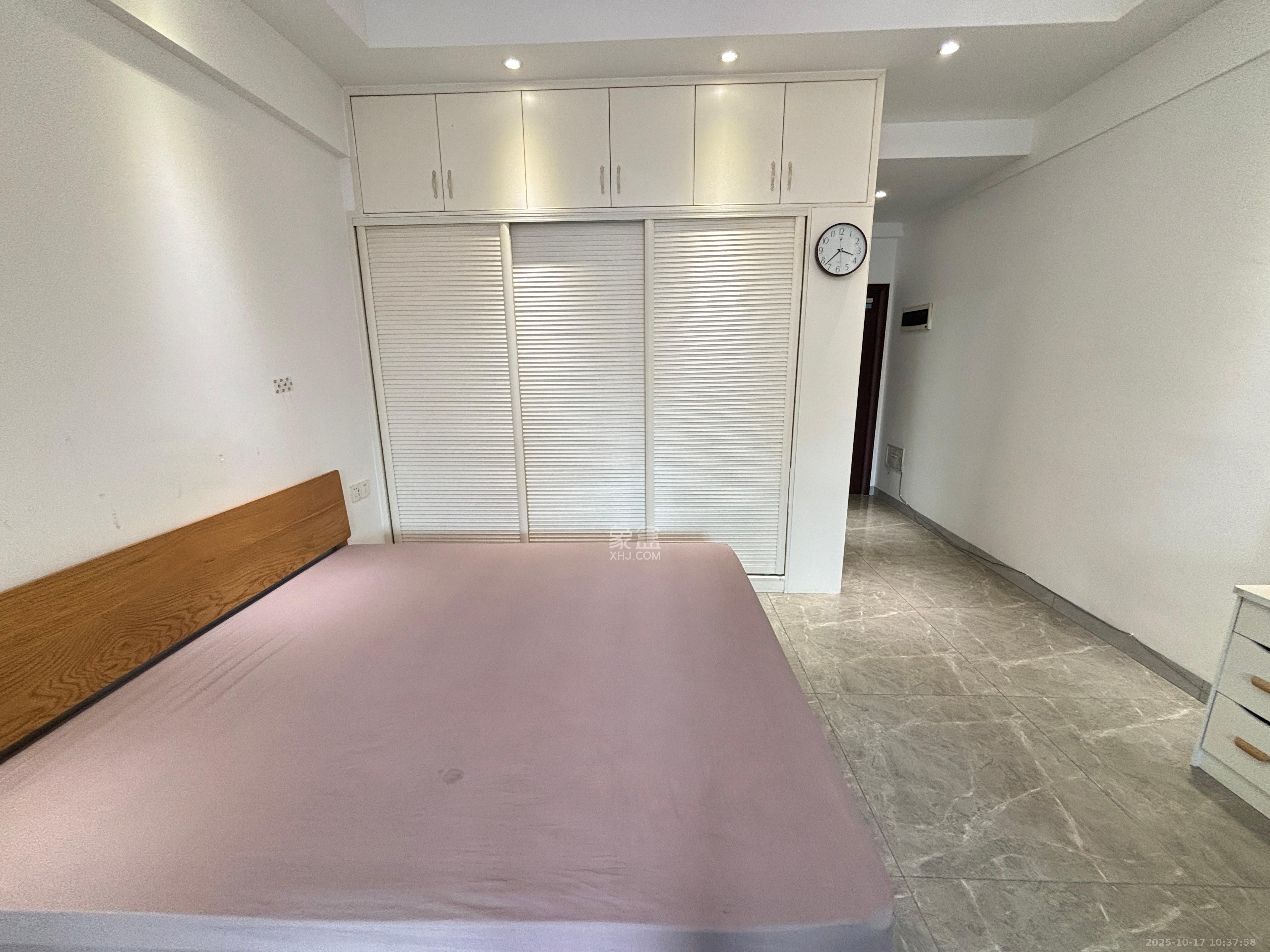 江南华府  1室1厅1卫    2000.0元/月 江南华府  1室1厅1卫    2000.0元/月