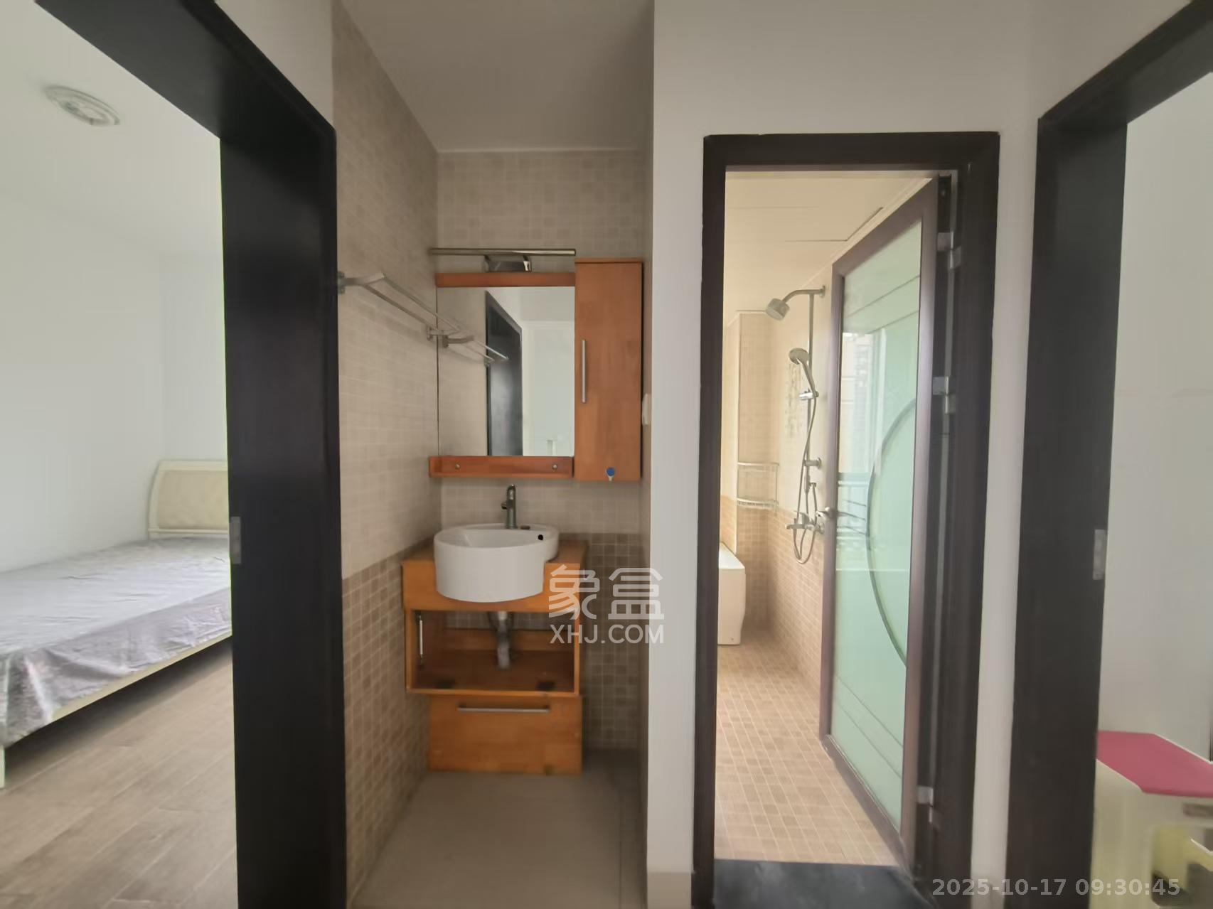 华润凤凰城二期  2室2厅1卫    1650.0元/月 华润凤凰城二期  2室2厅1卫    1650.0元/月室内图