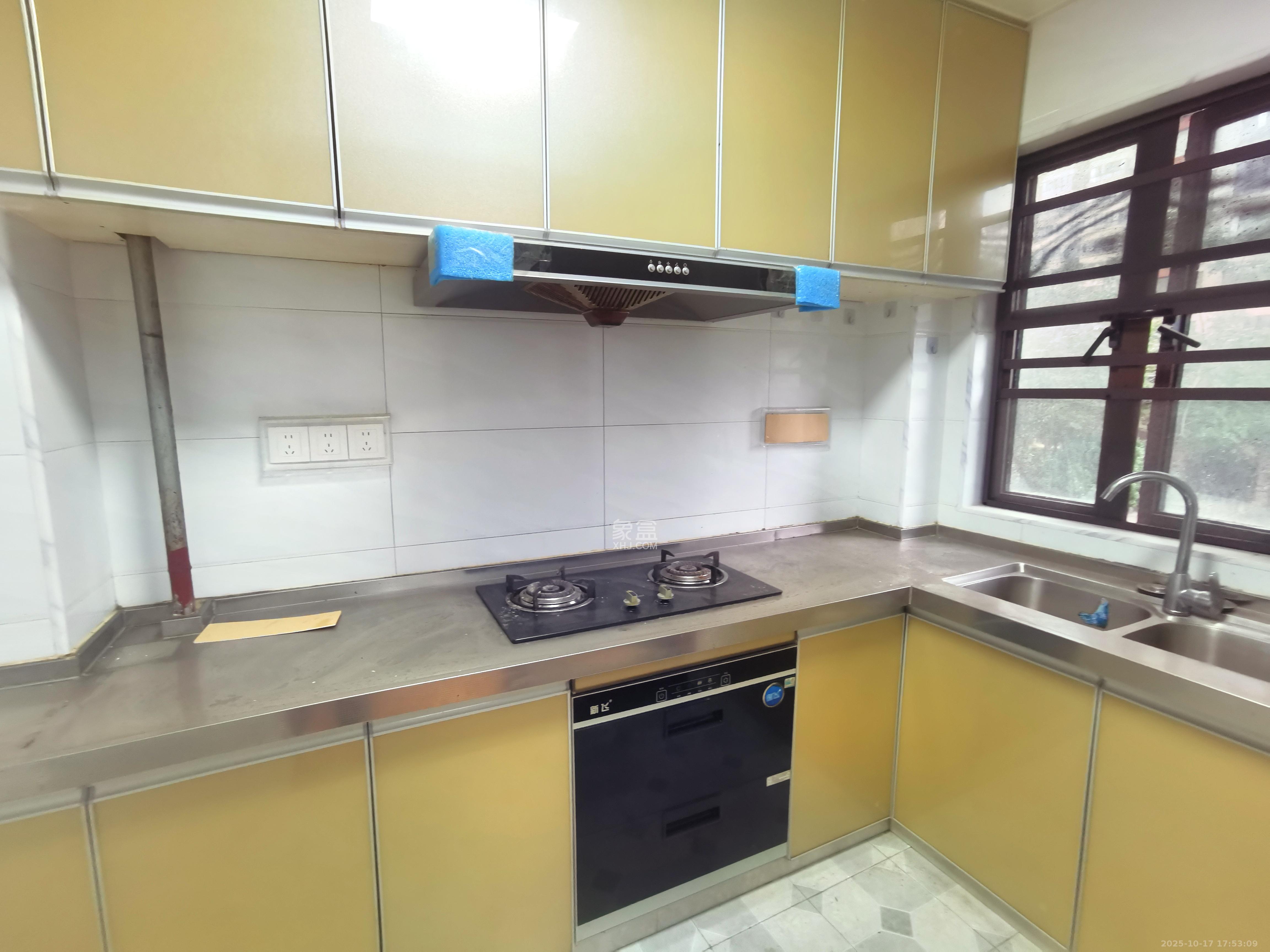 山语城三期  3室2厅2卫    2200.0元/月室内图