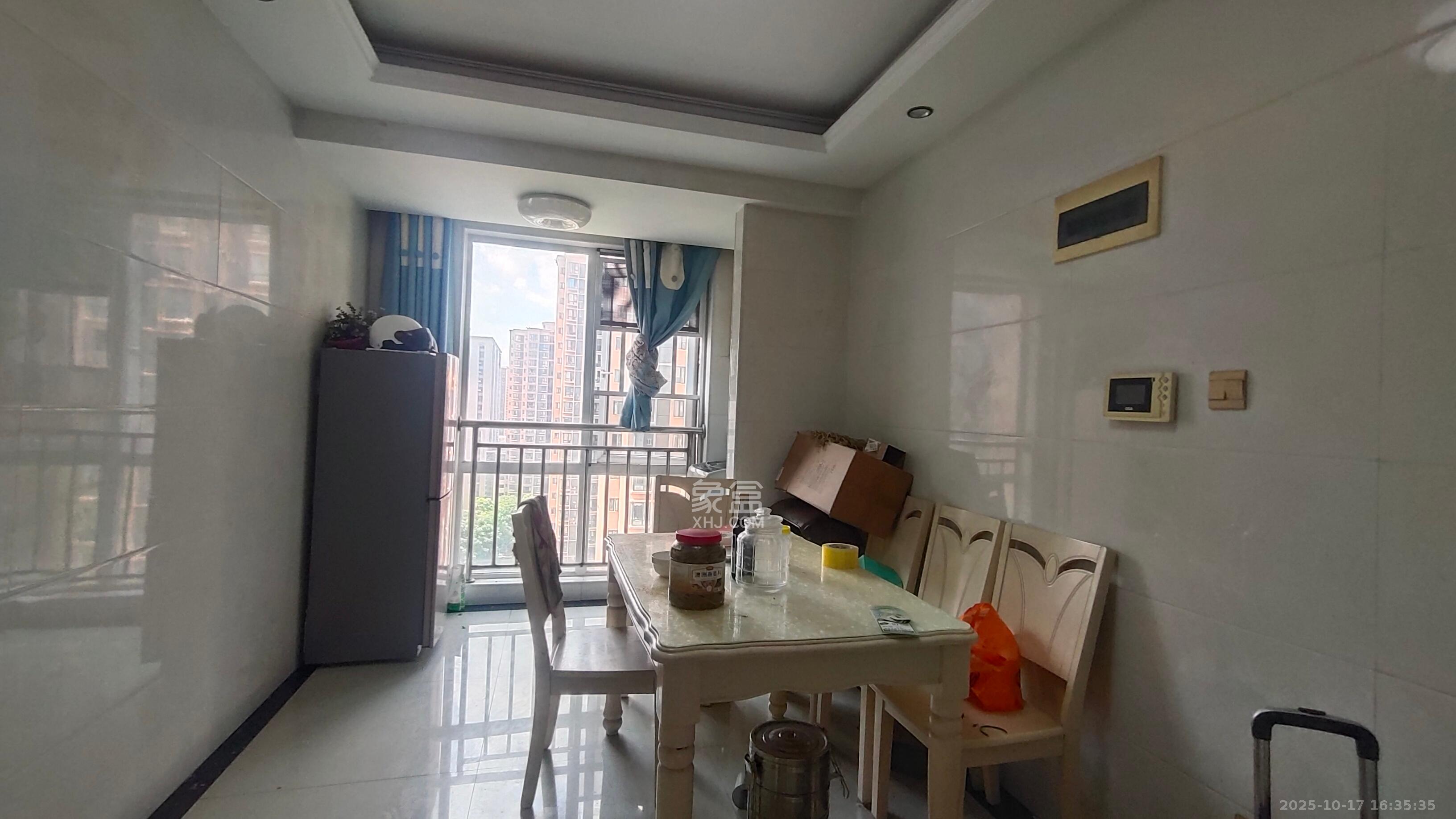 丽发新城  3室2厅2卫    2200.0元/月 丽发新城  3室2厅2卫    2200.0元/月室内图