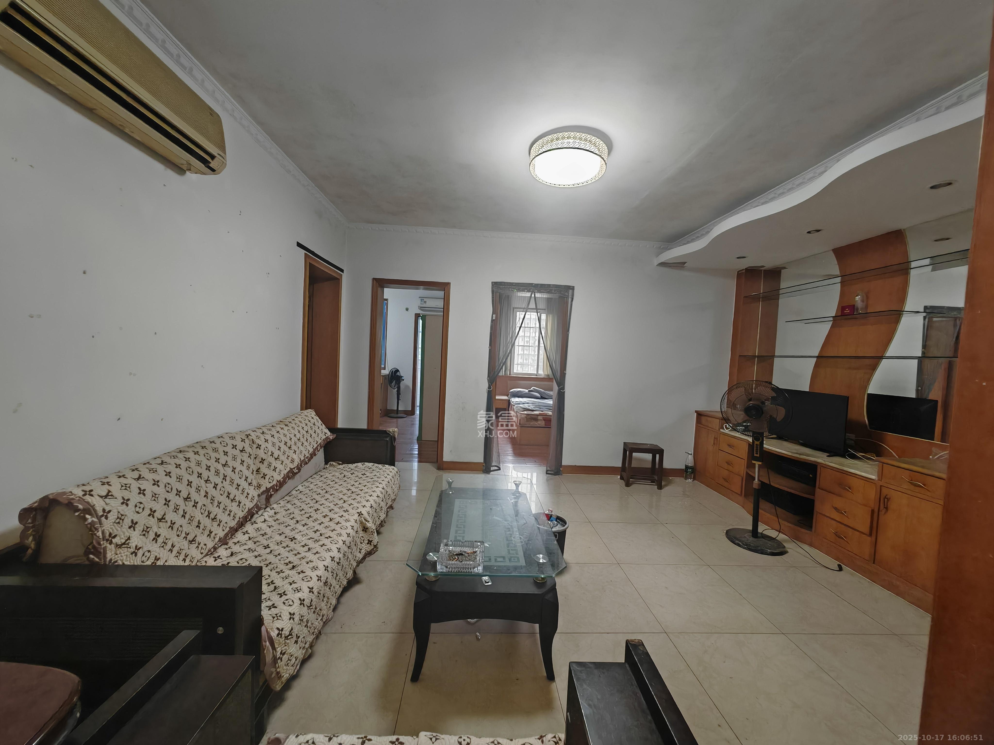 上民航宿舍 3室2厅1卫 1600.0元/月 上民航宿舍 3室2厅1卫 1600.0元/月室内图