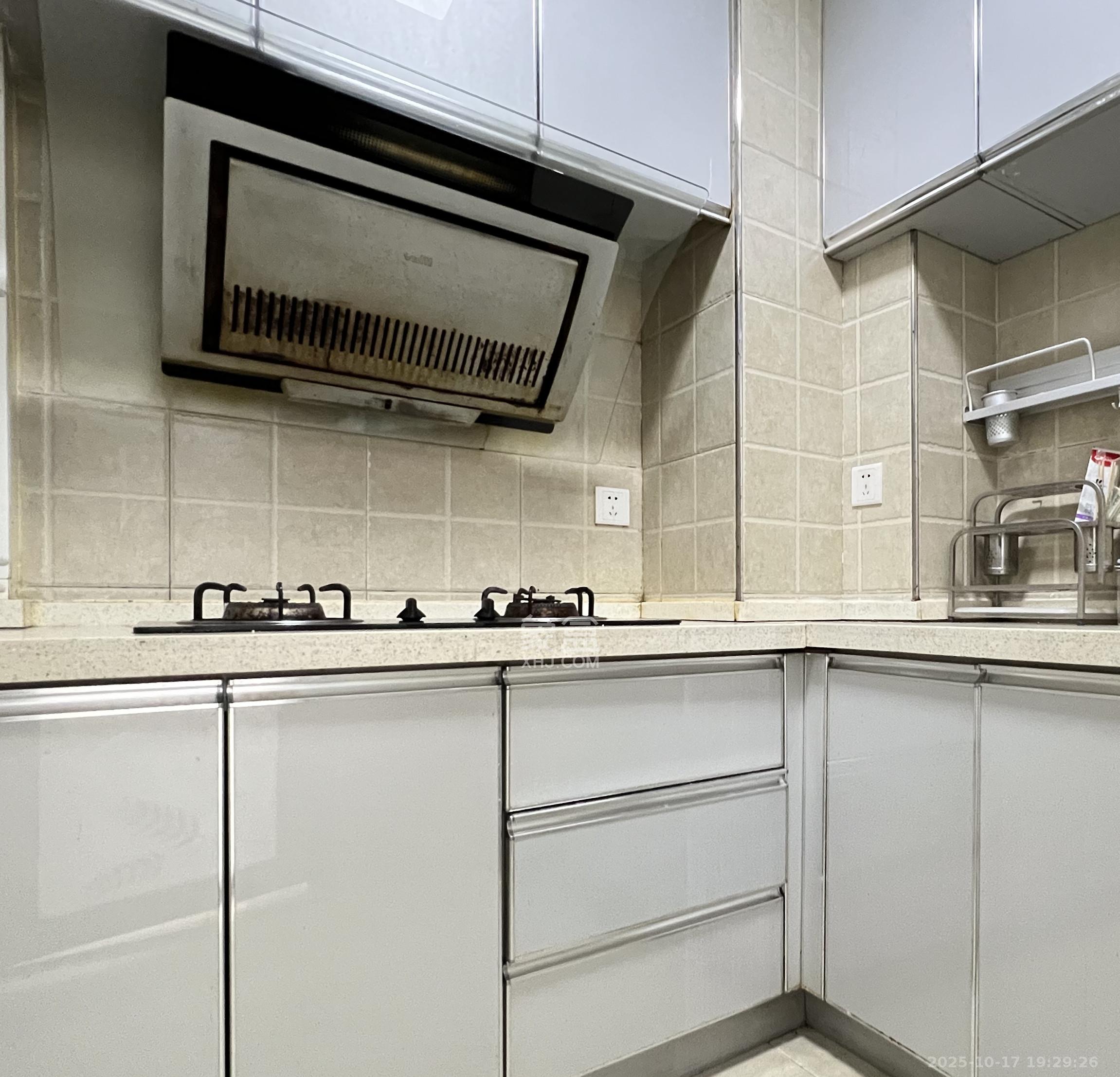 少帅府  1室1厅1卫    2200.0元/月