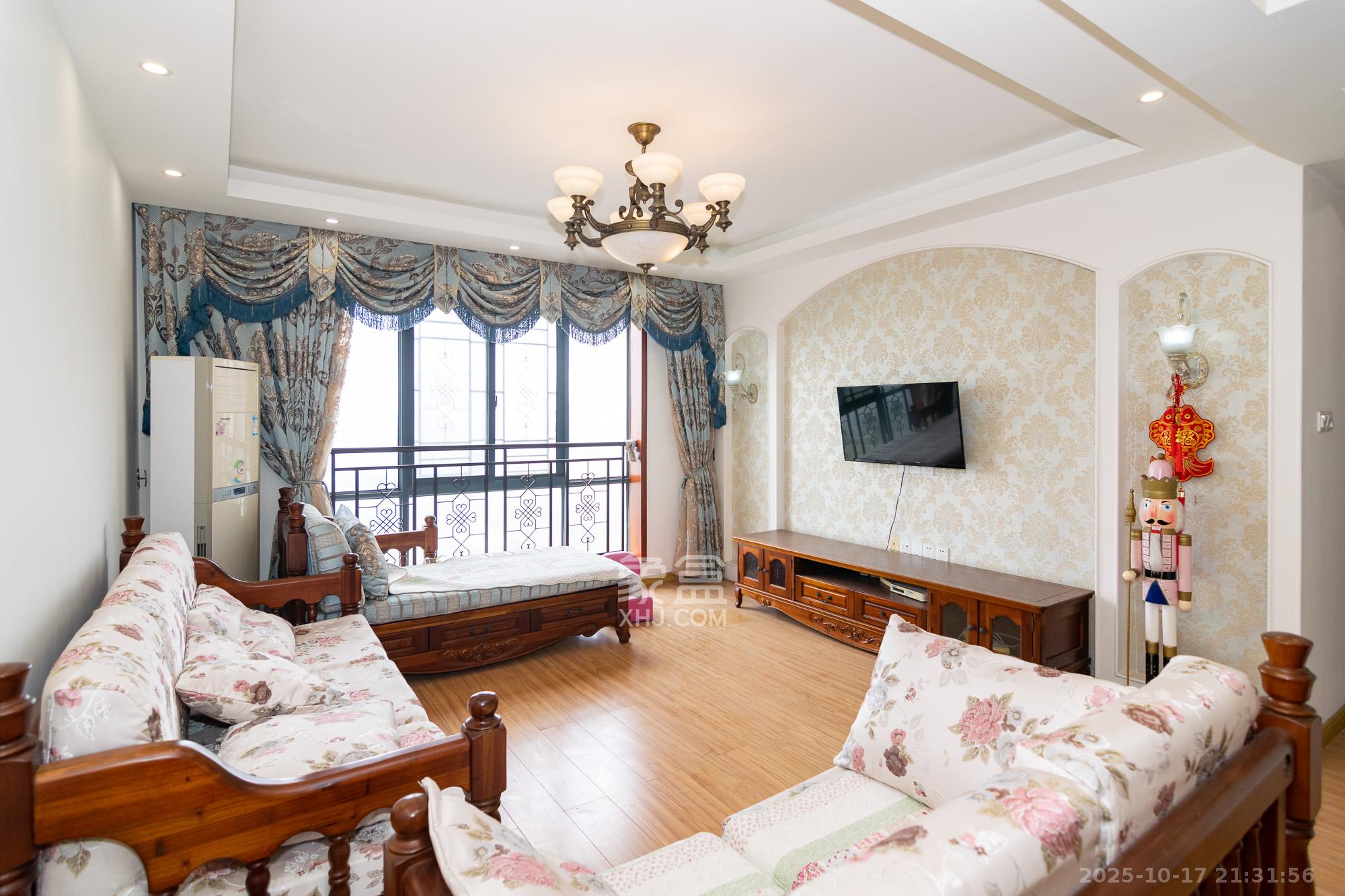 新雅黄金苑  4室2厅2卫    99.8万 新雅黄金苑  4室2厅2卫    99.8万客厅