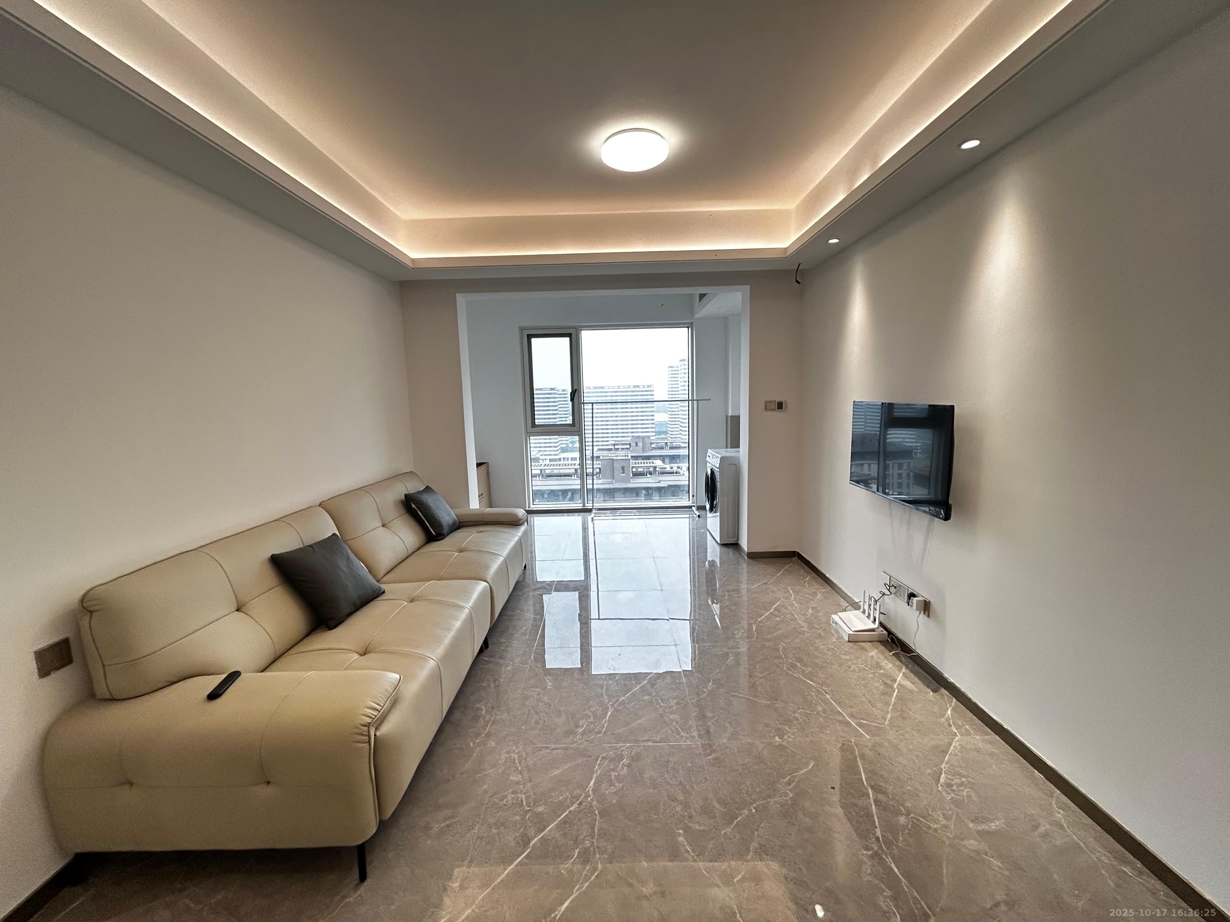 阳光城翡丽云邸  3室2厅1卫    2400.0元/月 阳光城翡丽云邸  3室2厅1卫    2400.0元/月室内图