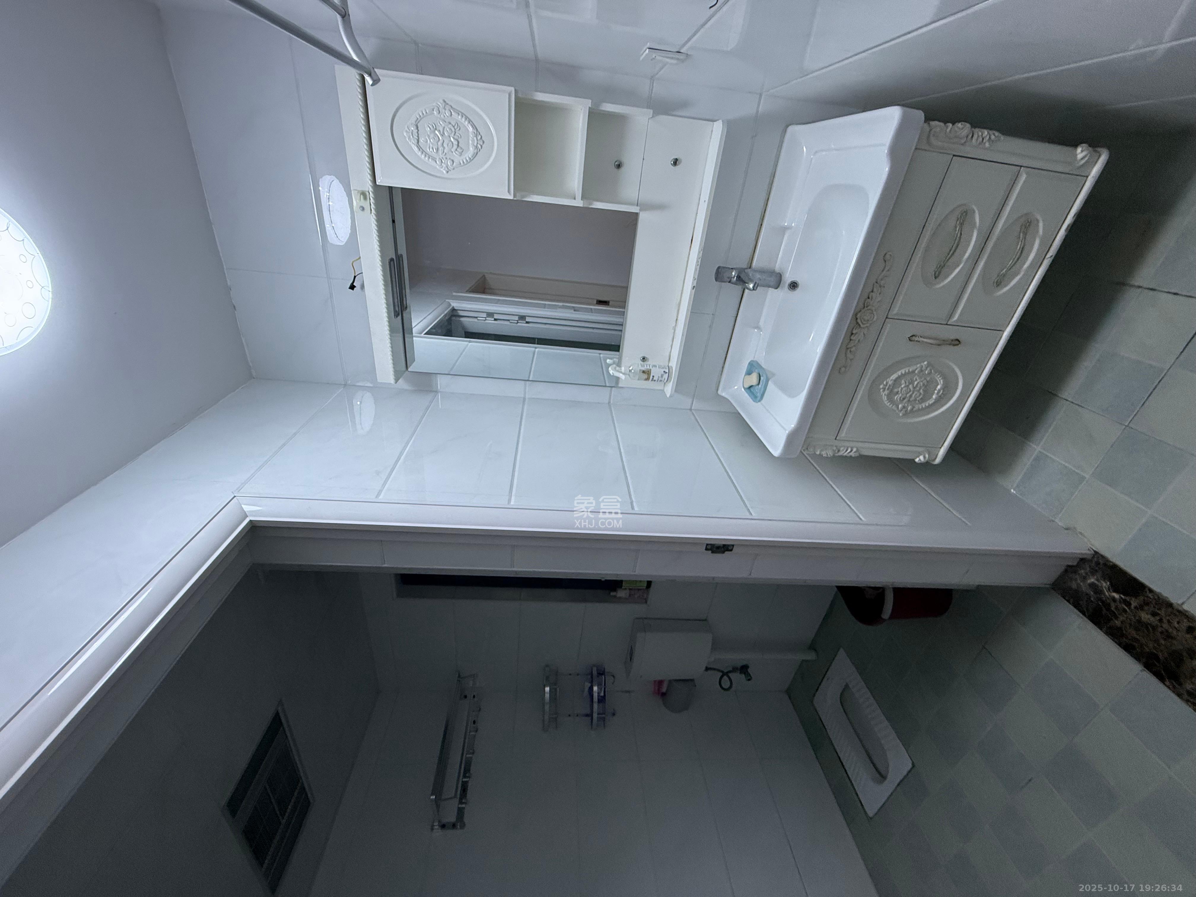 荣盛花语馨苑 3室1厅1卫 2300.0元/月 荣盛花语馨苑 3室1厅1卫 2300.0元/月室内图