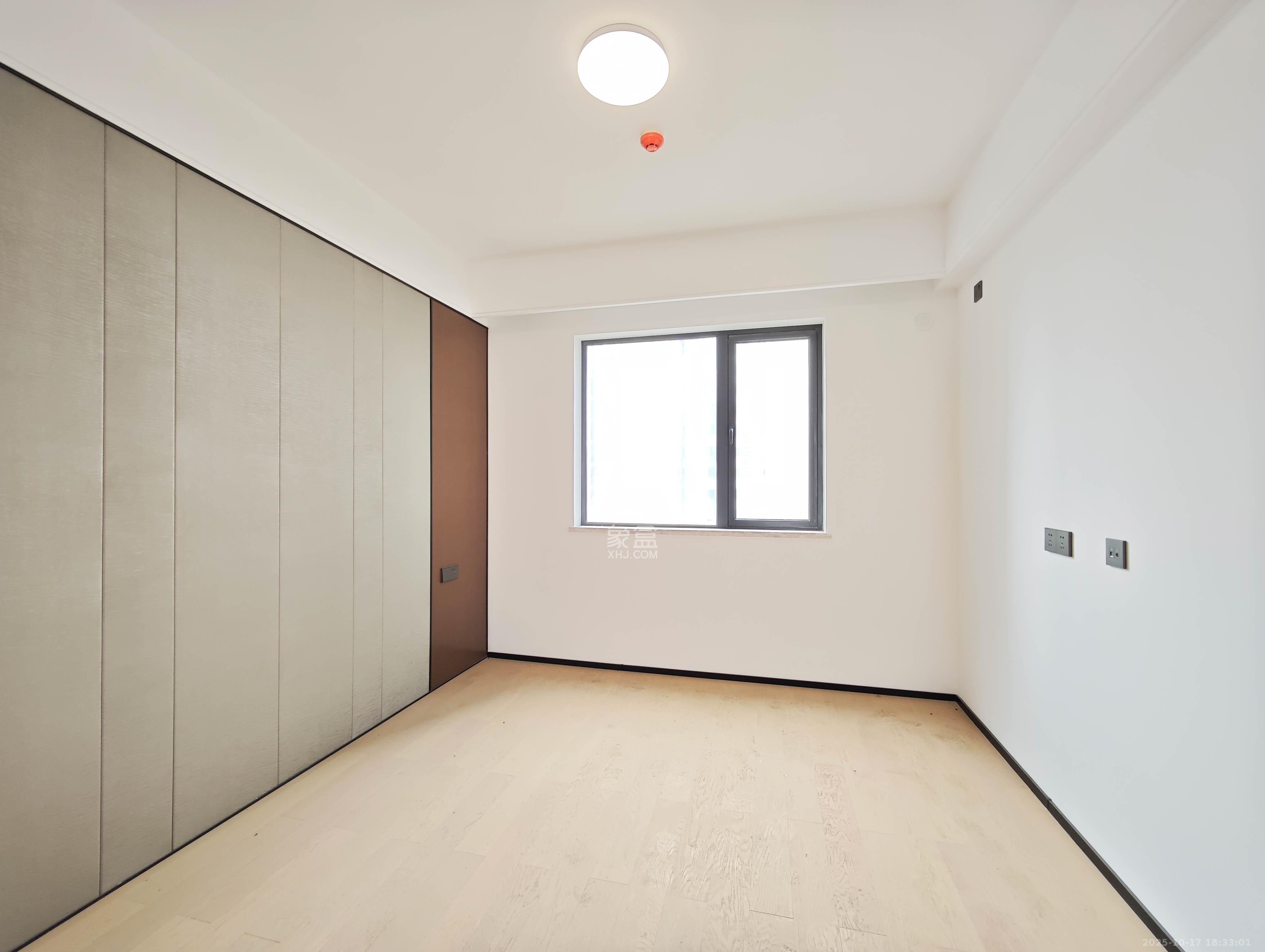 万科魅力之城天阔里  4室3厅2卫    138.0万卧室