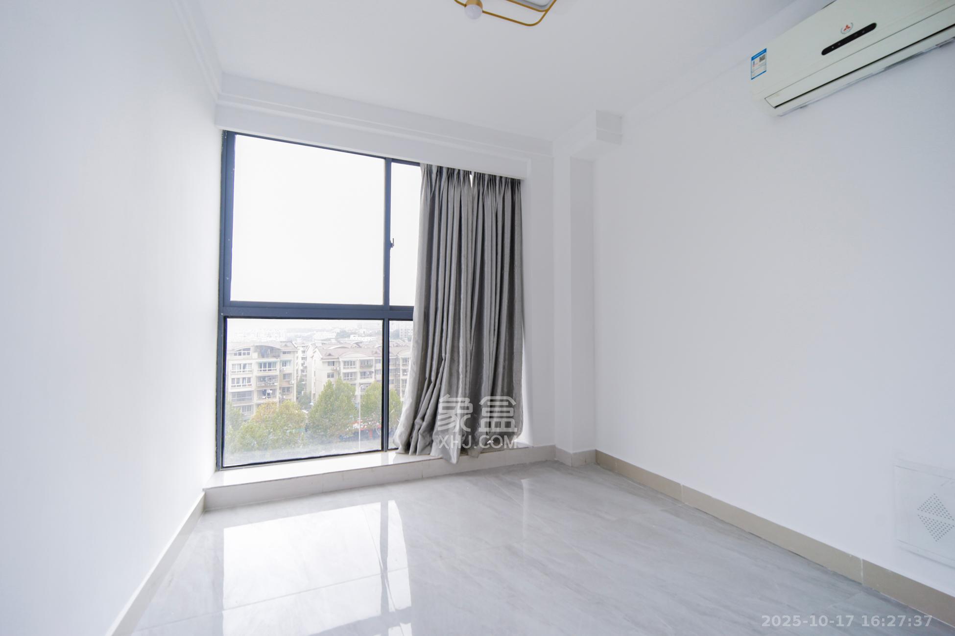 园康星都荟  4室2厅2卫    110.0万卧室