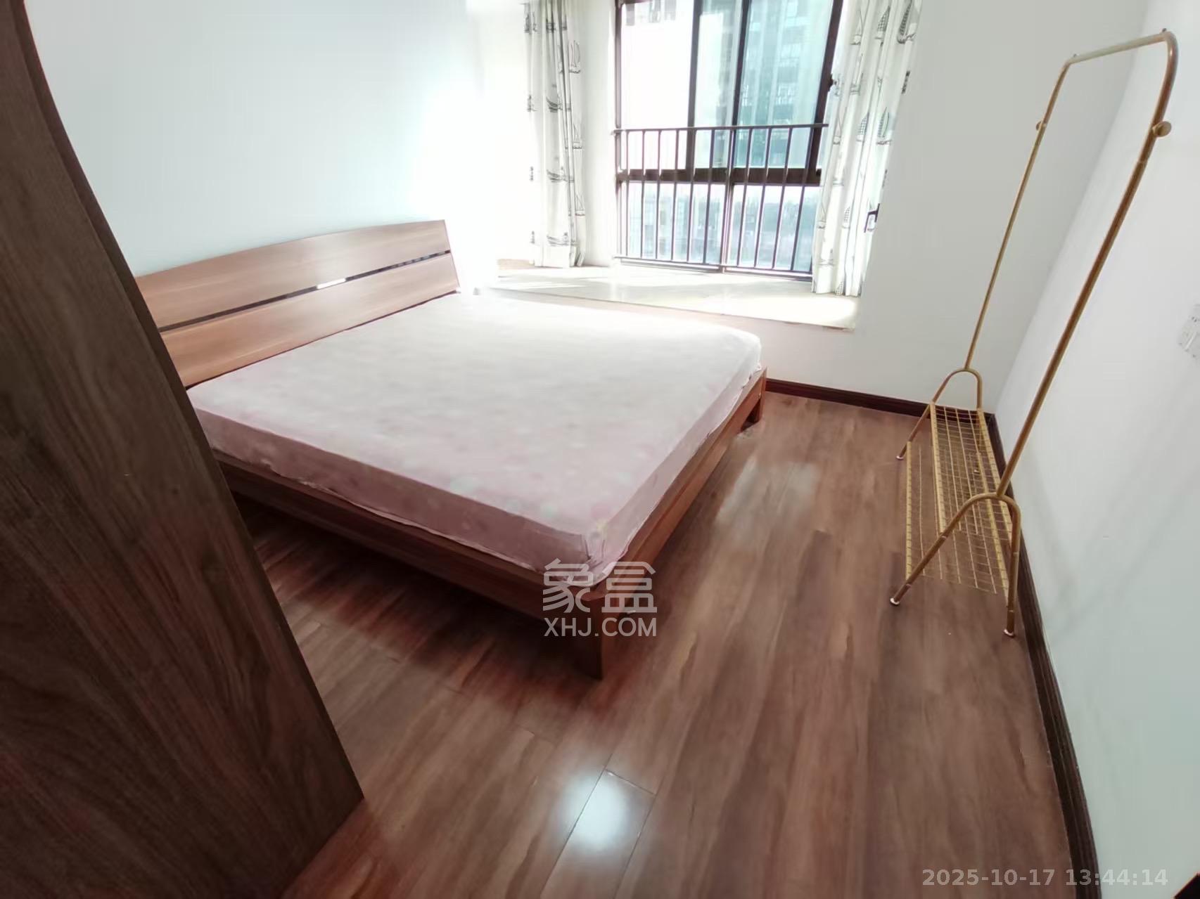 绿地中央广场  3室2厅1卫    2600.0元/月室内图