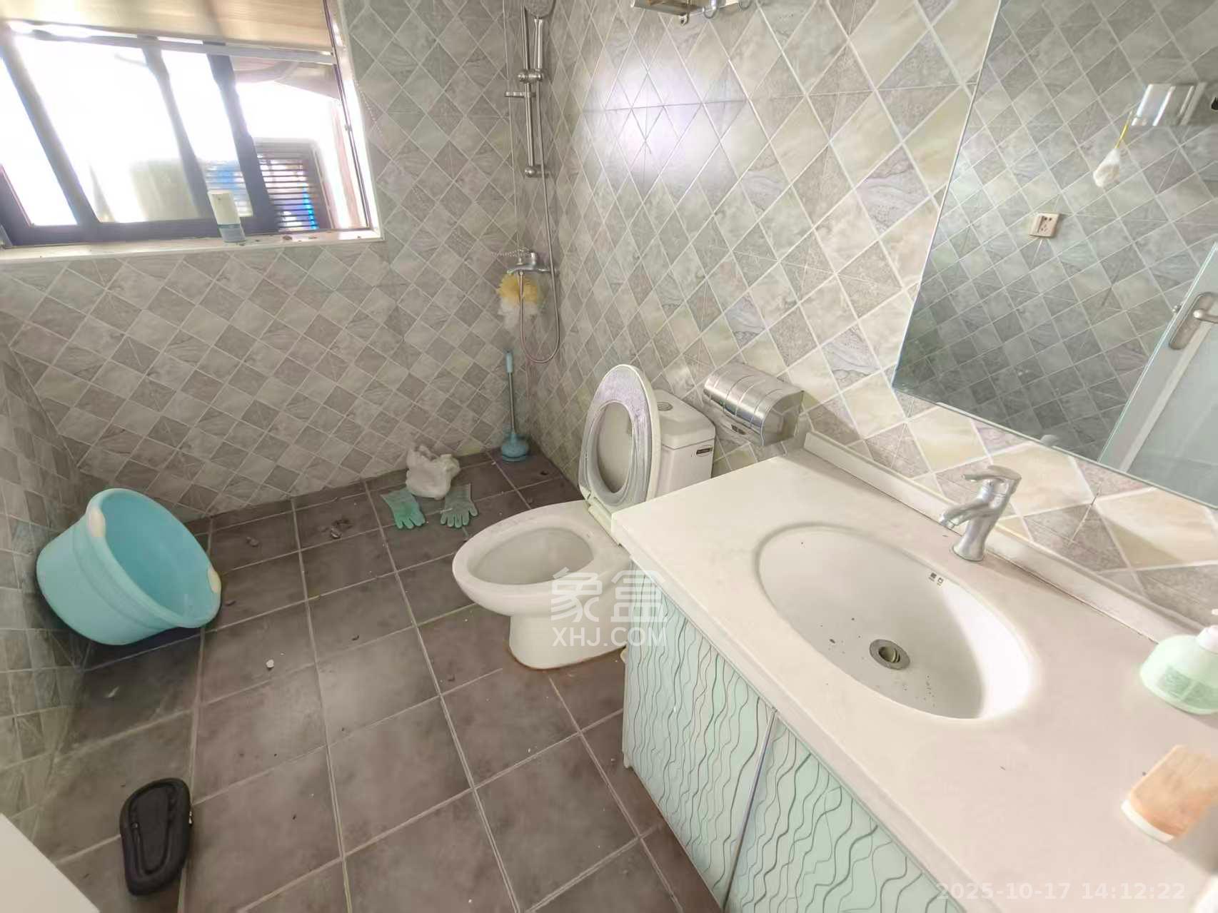 阳光100一期、四五期  3室2厅2卫    2600.0元/月室内图