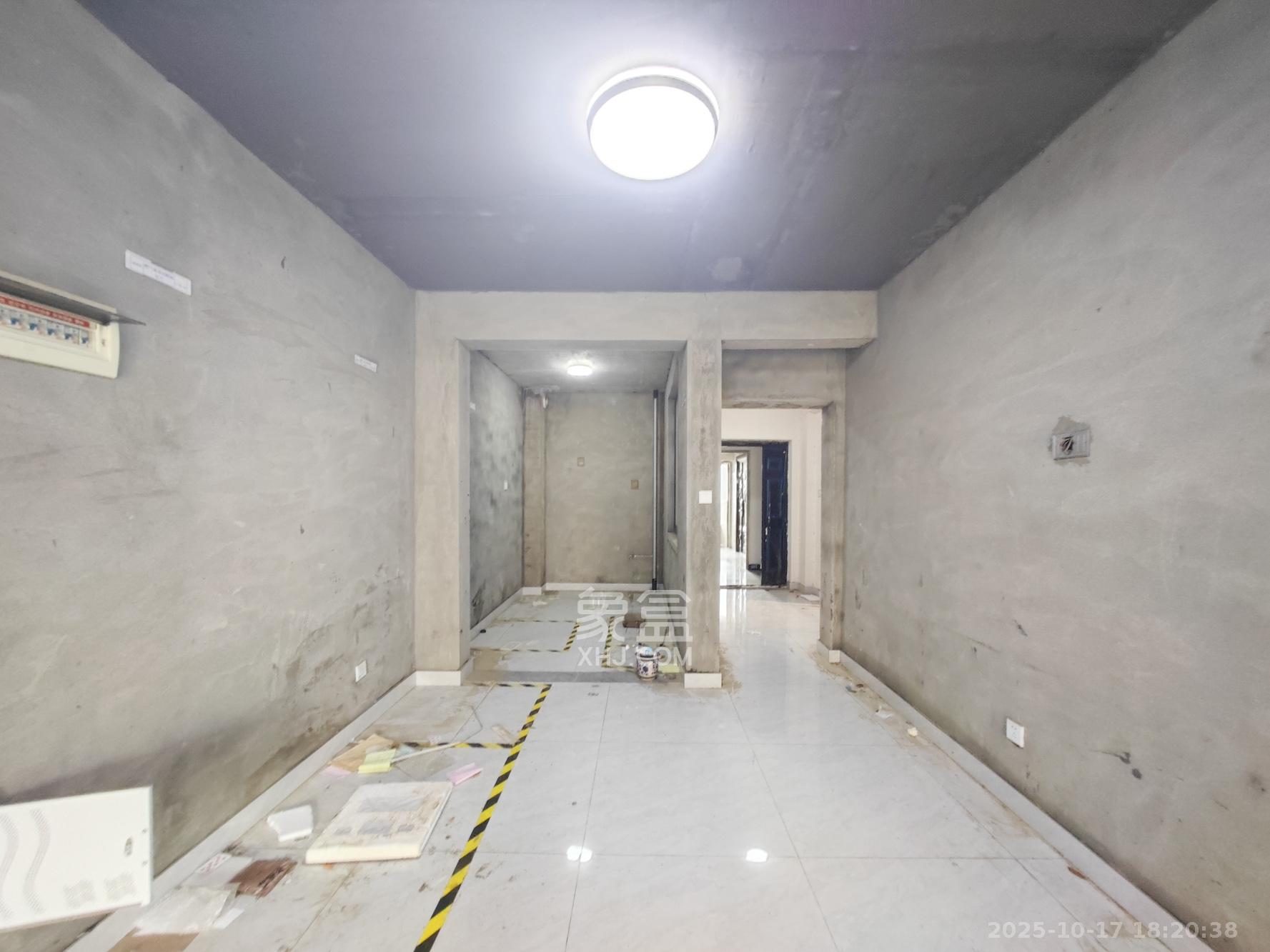 西湖鸿运佳苑 3室2厅2卫 68.0万 西湖鸿运佳苑 3室2厅2卫 68.0万其他