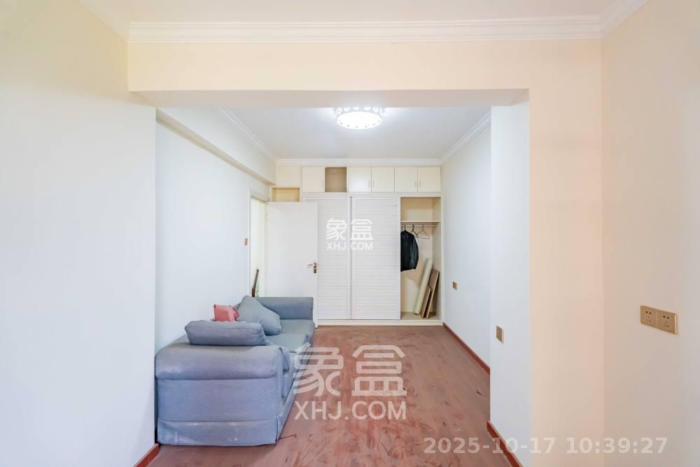 悦湖山 3室2厅1卫 1800.0元/月 悦湖山 3室2厅1卫 1800.0元/月室内图