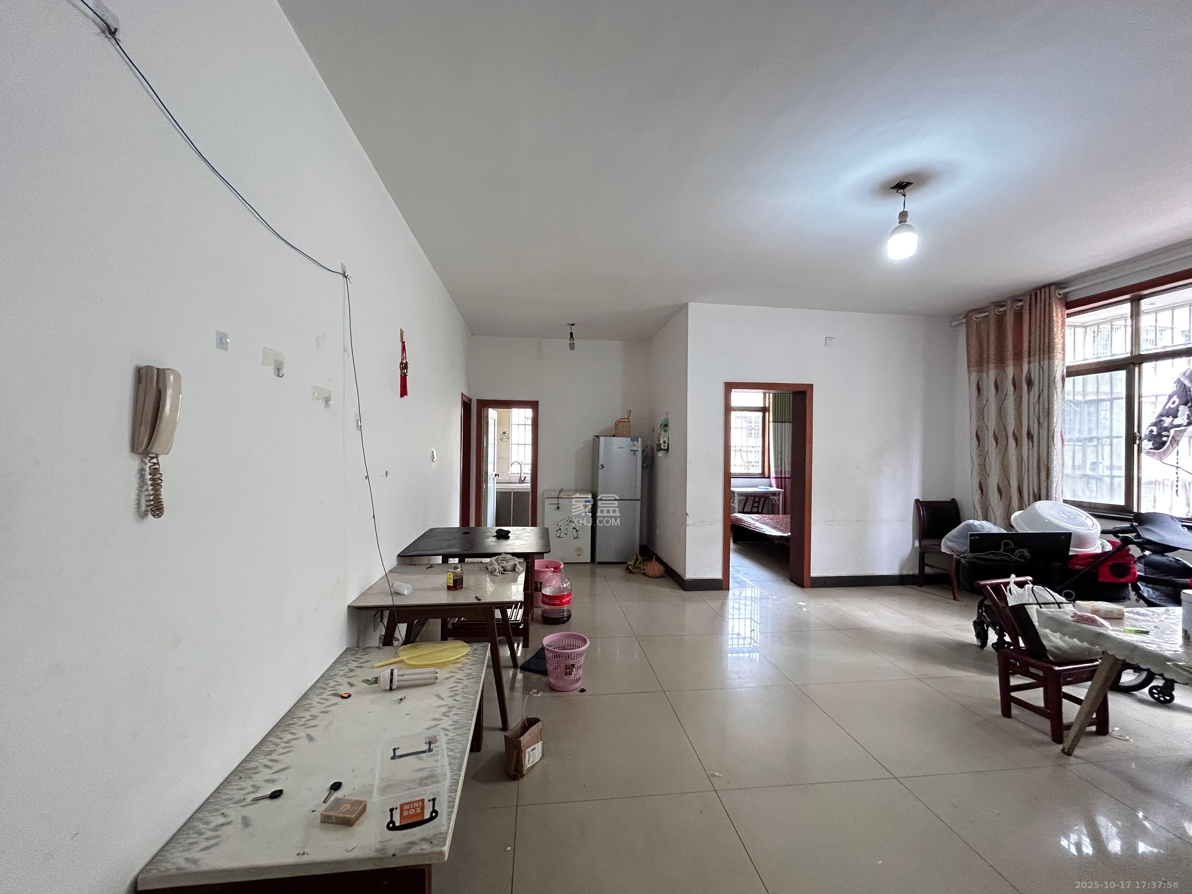 城西安置小区  3室2厅1卫    1400.0元/月