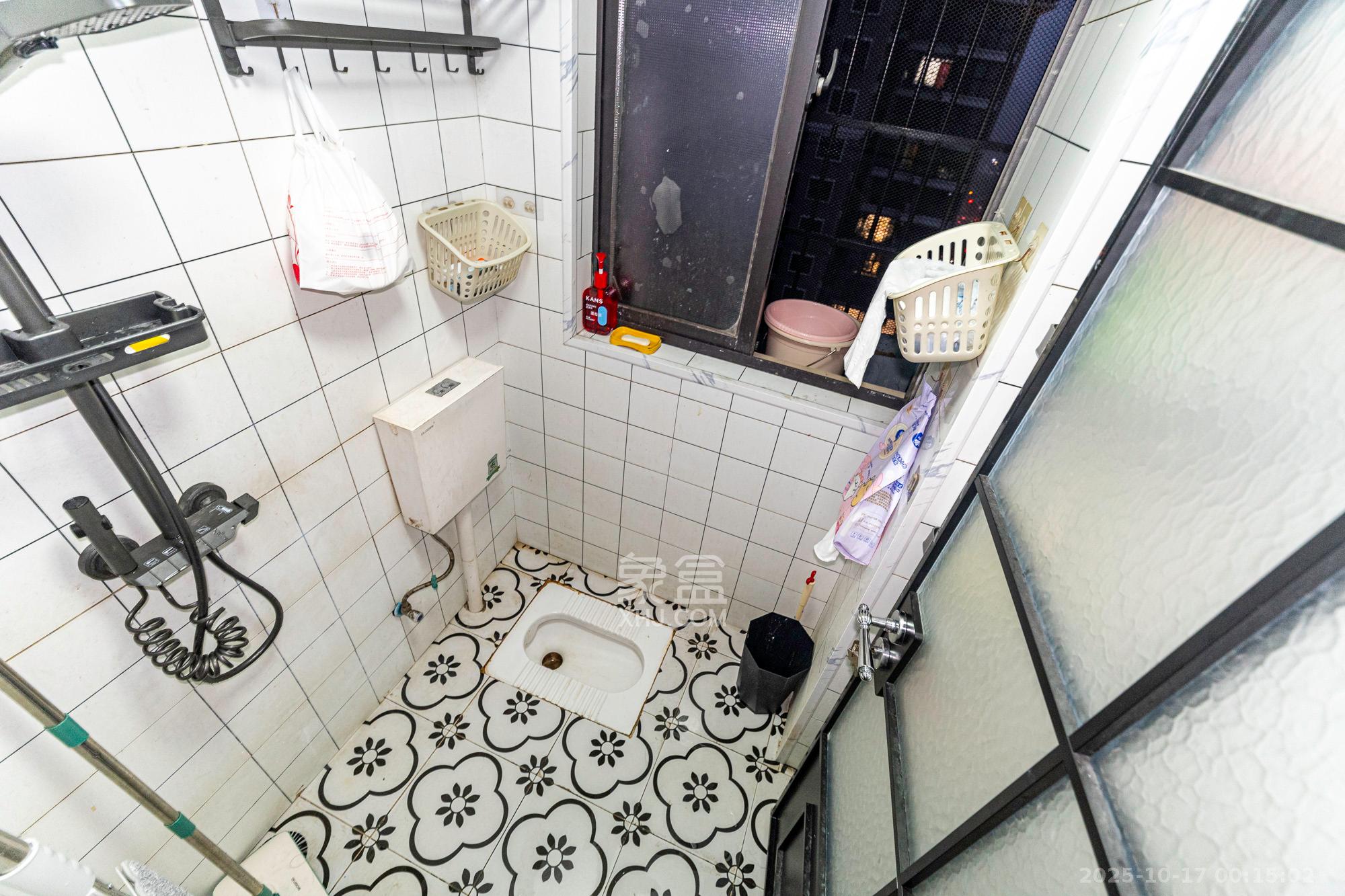 康桥长郡  4室2厅2卫    85.8万卫生间