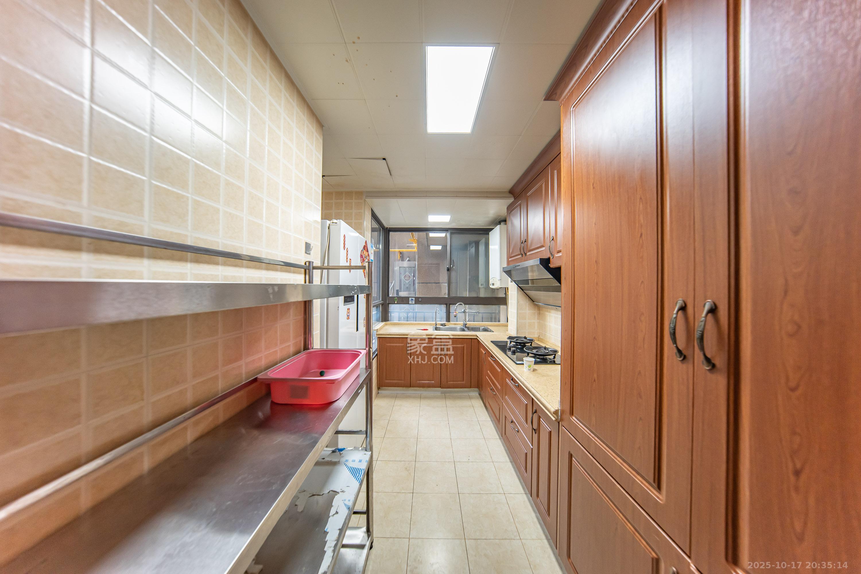 华润橡树湾 4室2厅2卫 115.0万 华润橡树湾 4室2厅2卫 115.0万厨房