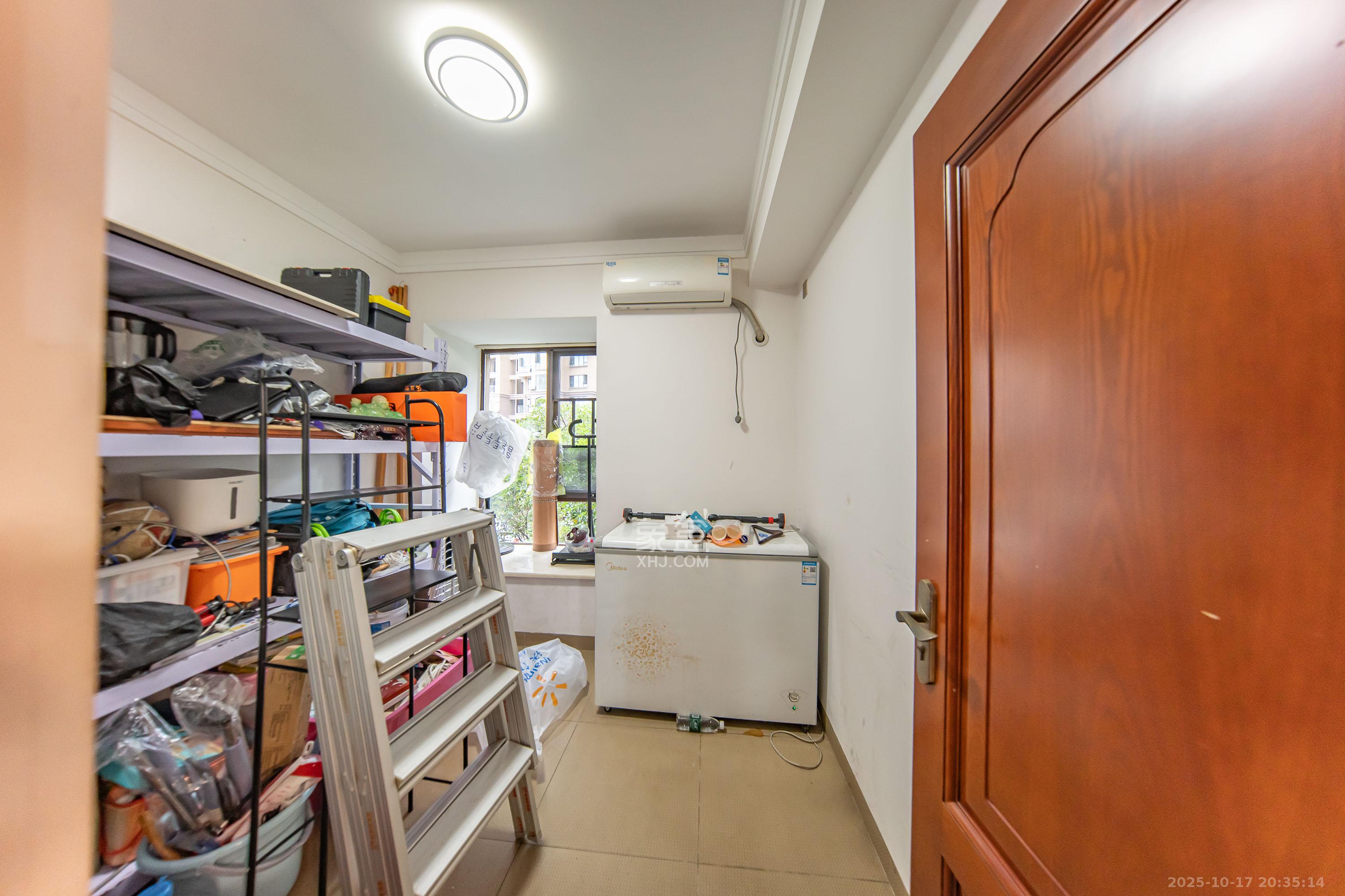 华润橡树湾  4室2厅2卫    115.0万卧室