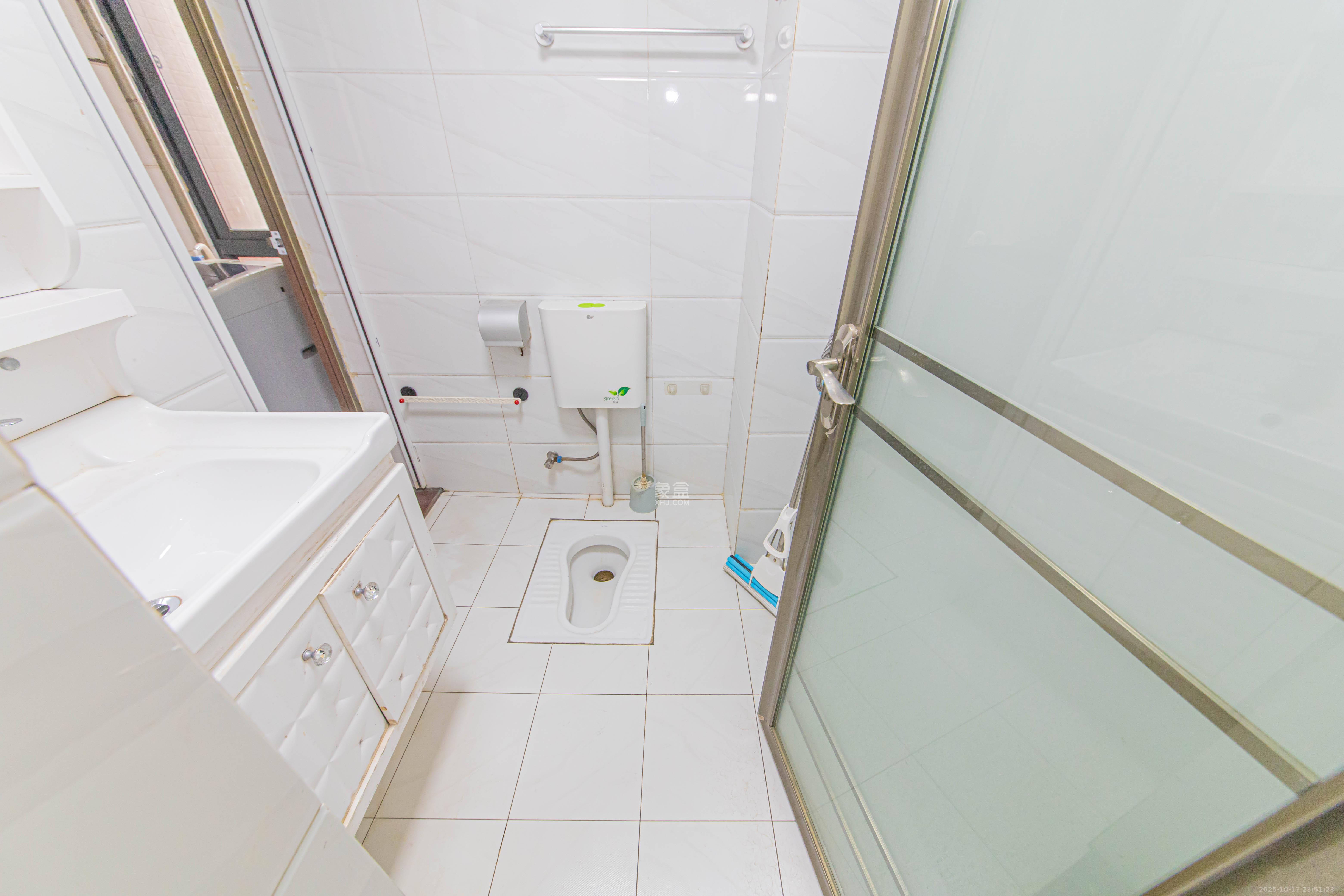 中建芙蓉工社 2室1厅1卫 40.0万 中建芙蓉工社 2室1厅1卫 40.0万卫生间