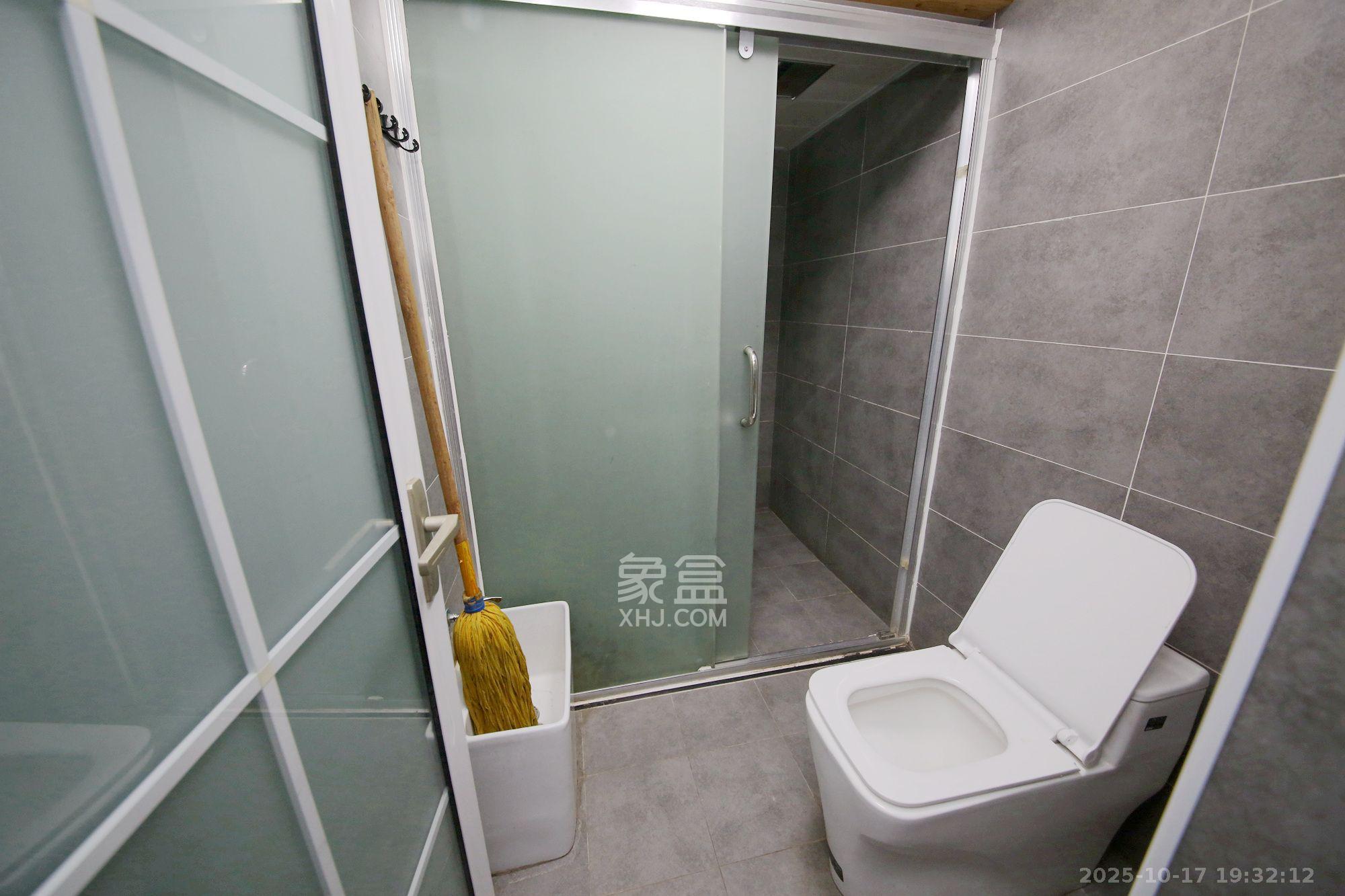 香格里嘉园 3室2厅2卫 3000.0元/月 香格里嘉园 3室2厅2卫 3000.0元/月室内图