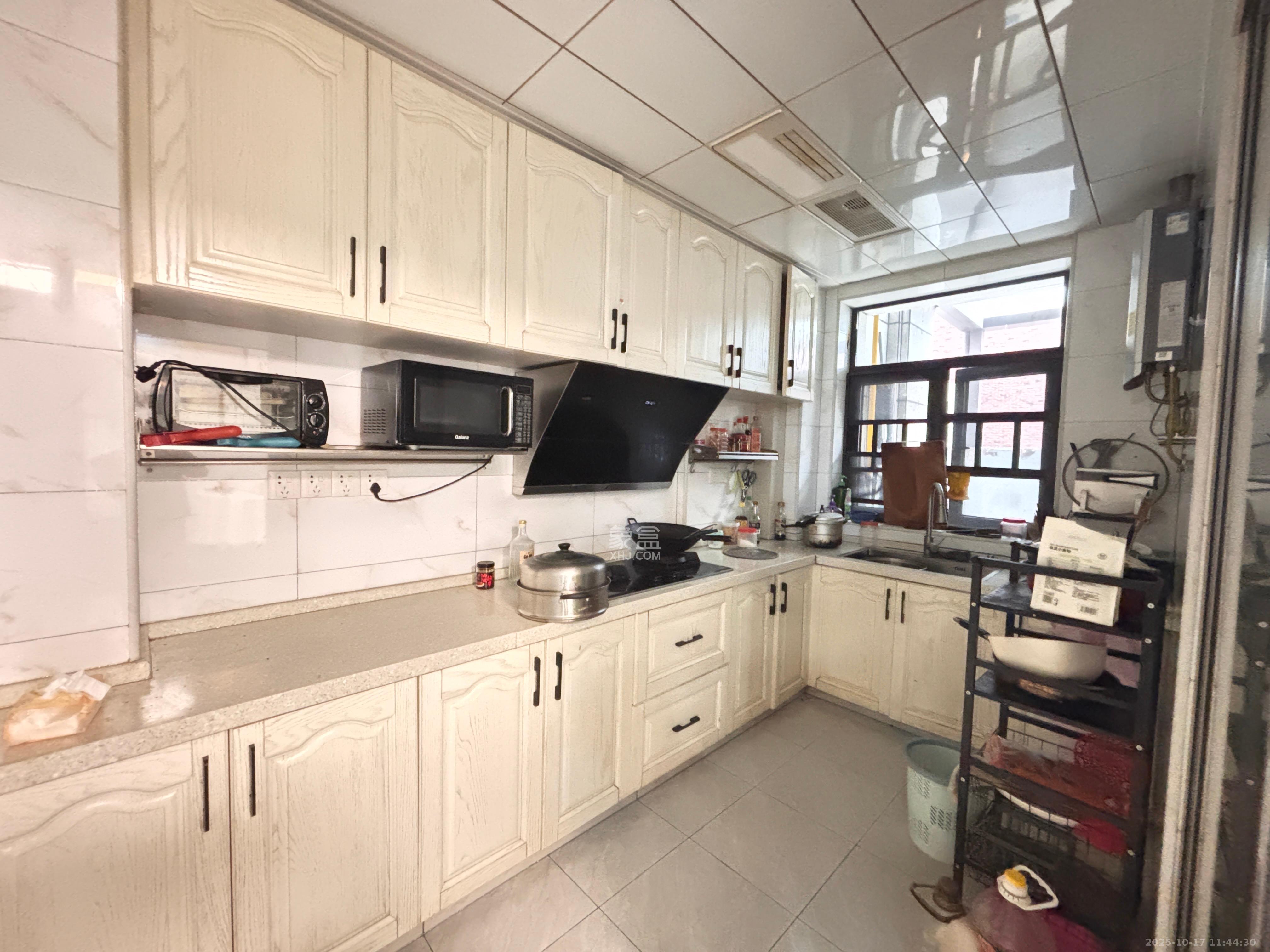 未来漫城 4室2厅2卫 3500.0元/月 未来漫城 4室2厅2卫 3500.0元/月室内图