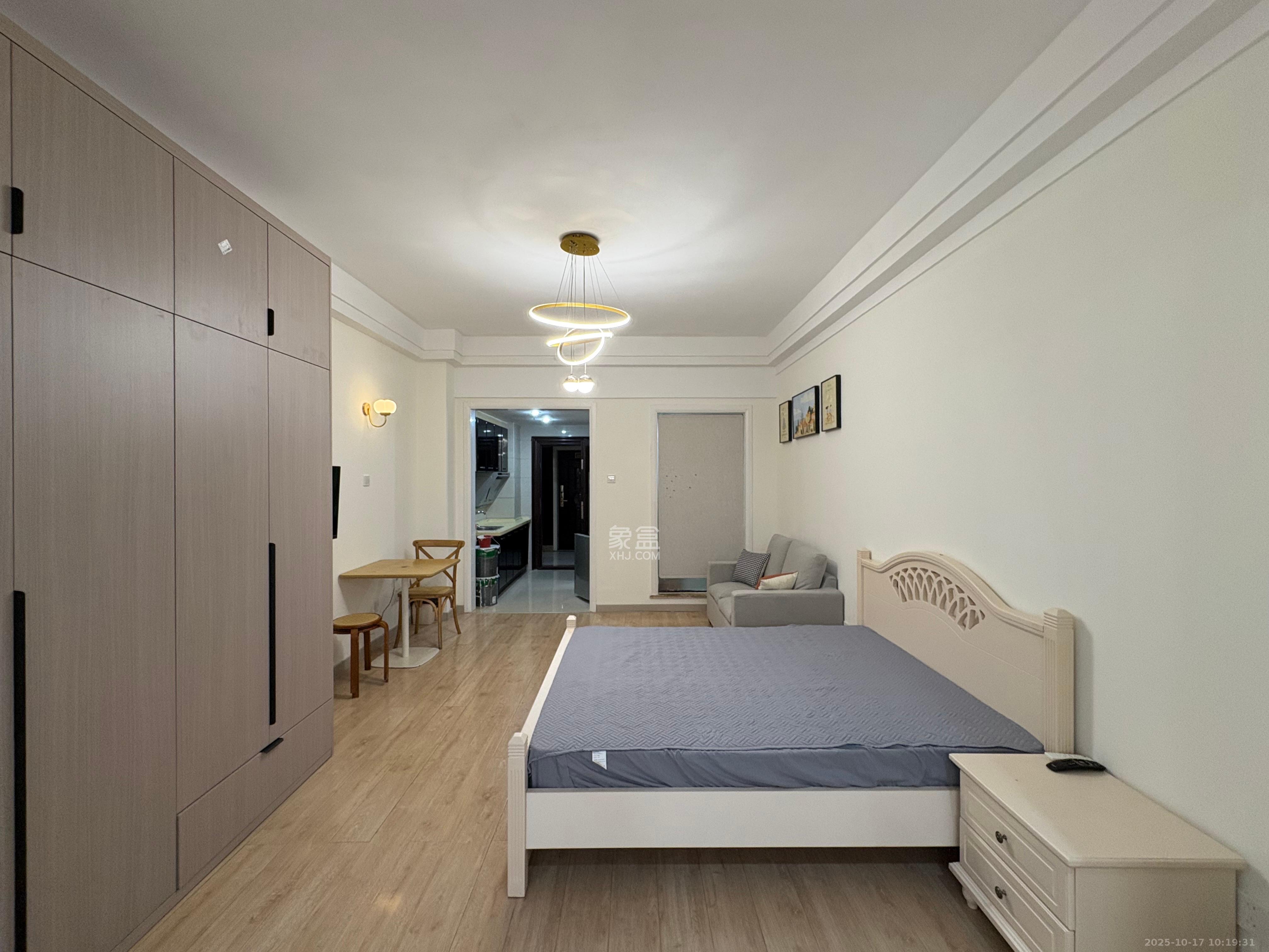 湘腾城市广场  1室1厅1卫    1650.0元/月 湘腾城市广场  1室1厅1卫    1650.0元/月