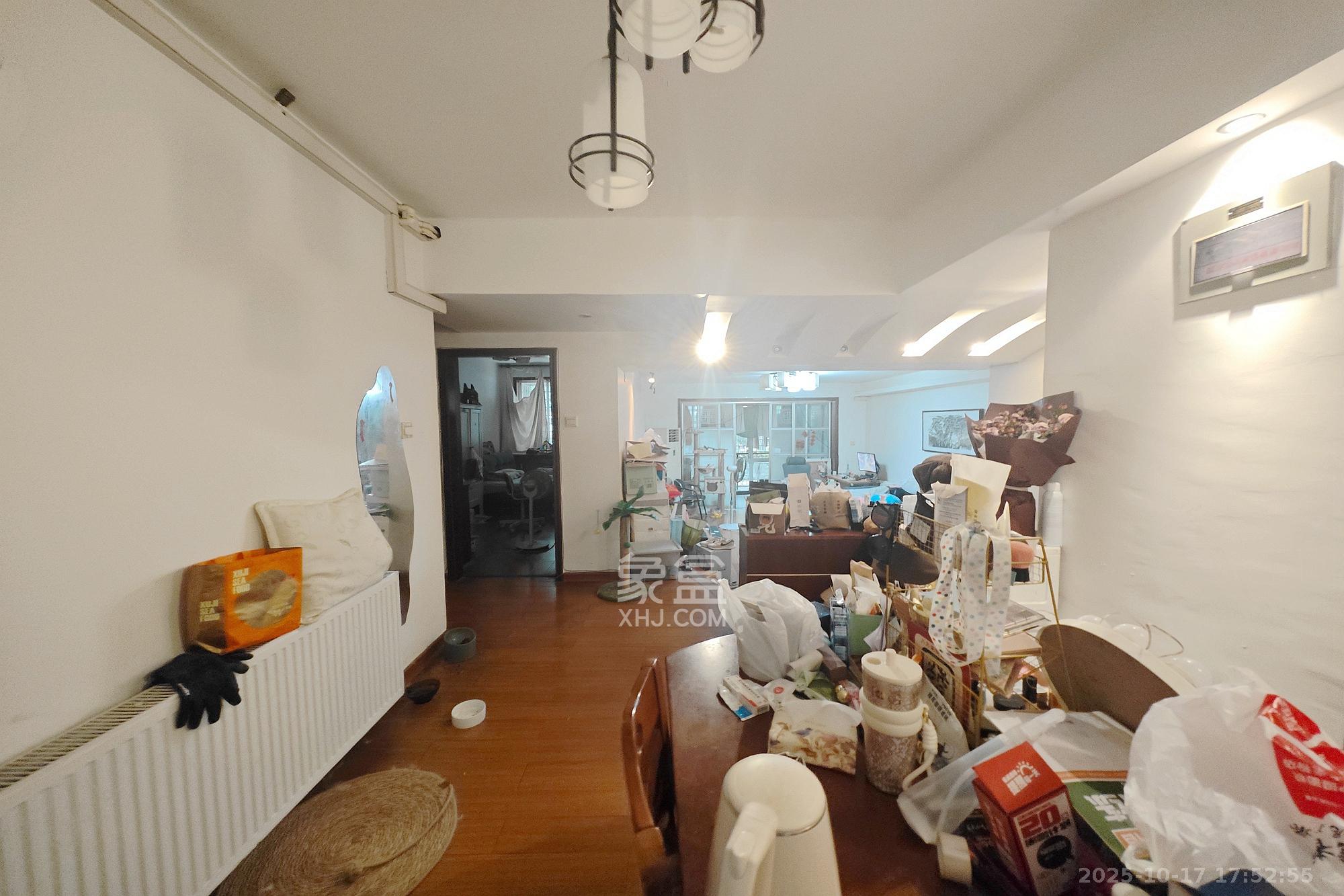 福乐康城  3室2厅2卫    85.0万客厅