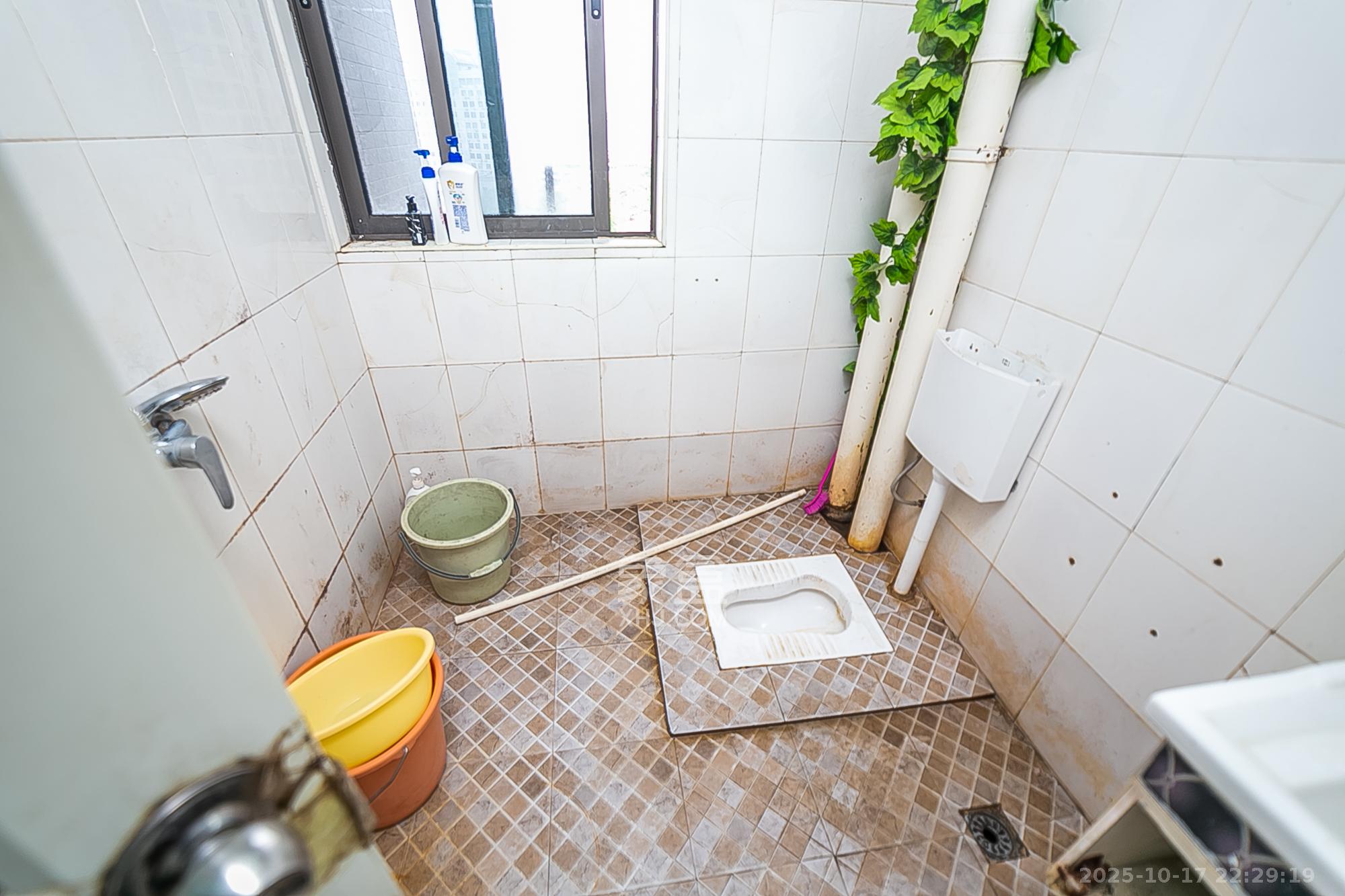 通用时代国际社区  1室2厅2卫    165.0万卫生间