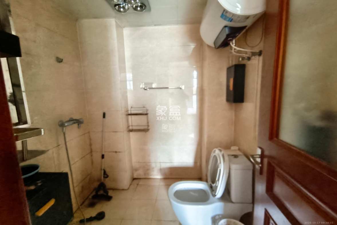 阳光100三期  1室1厅1卫    1800.0元/月 阳光100三期  1室1厅1卫    1800.0元/月室内图