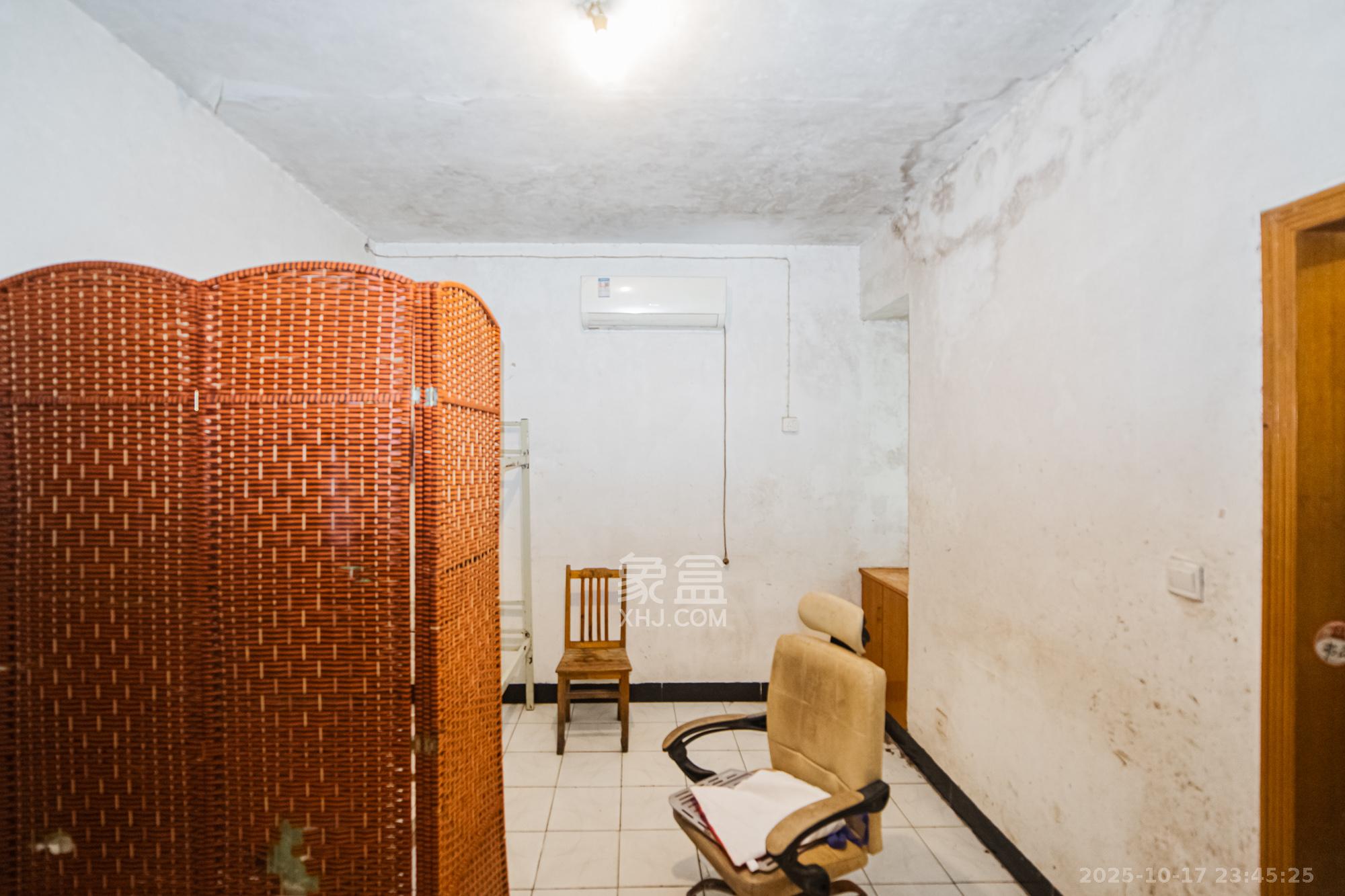 交通设计院（伍家岭）  2室1厅1卫    40.0万客厅