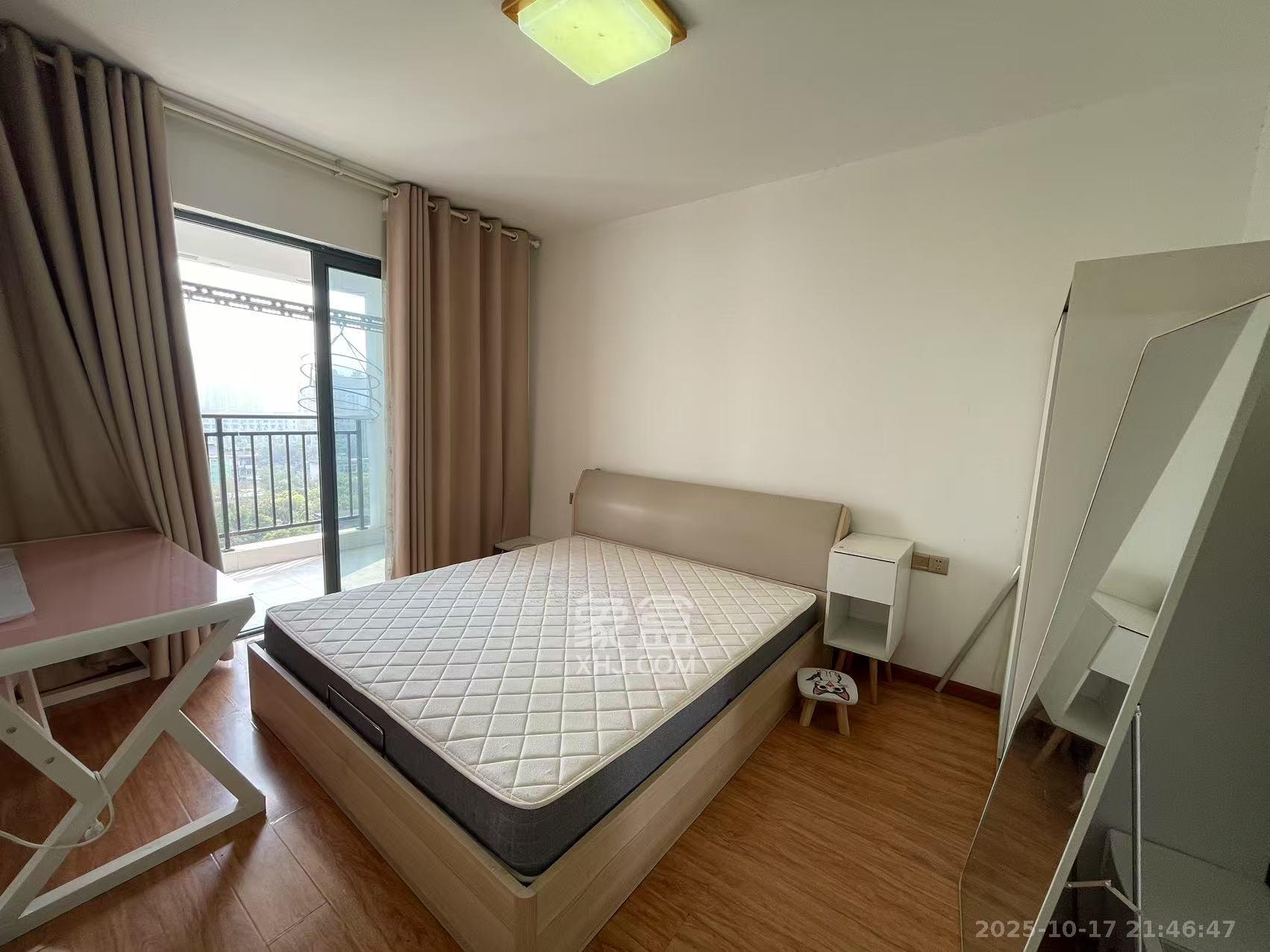 荣盛花语书苑  2室1厅1卫    2500.0元/月 荣盛花语书苑  2室1厅1卫    2500.0元/月室内图